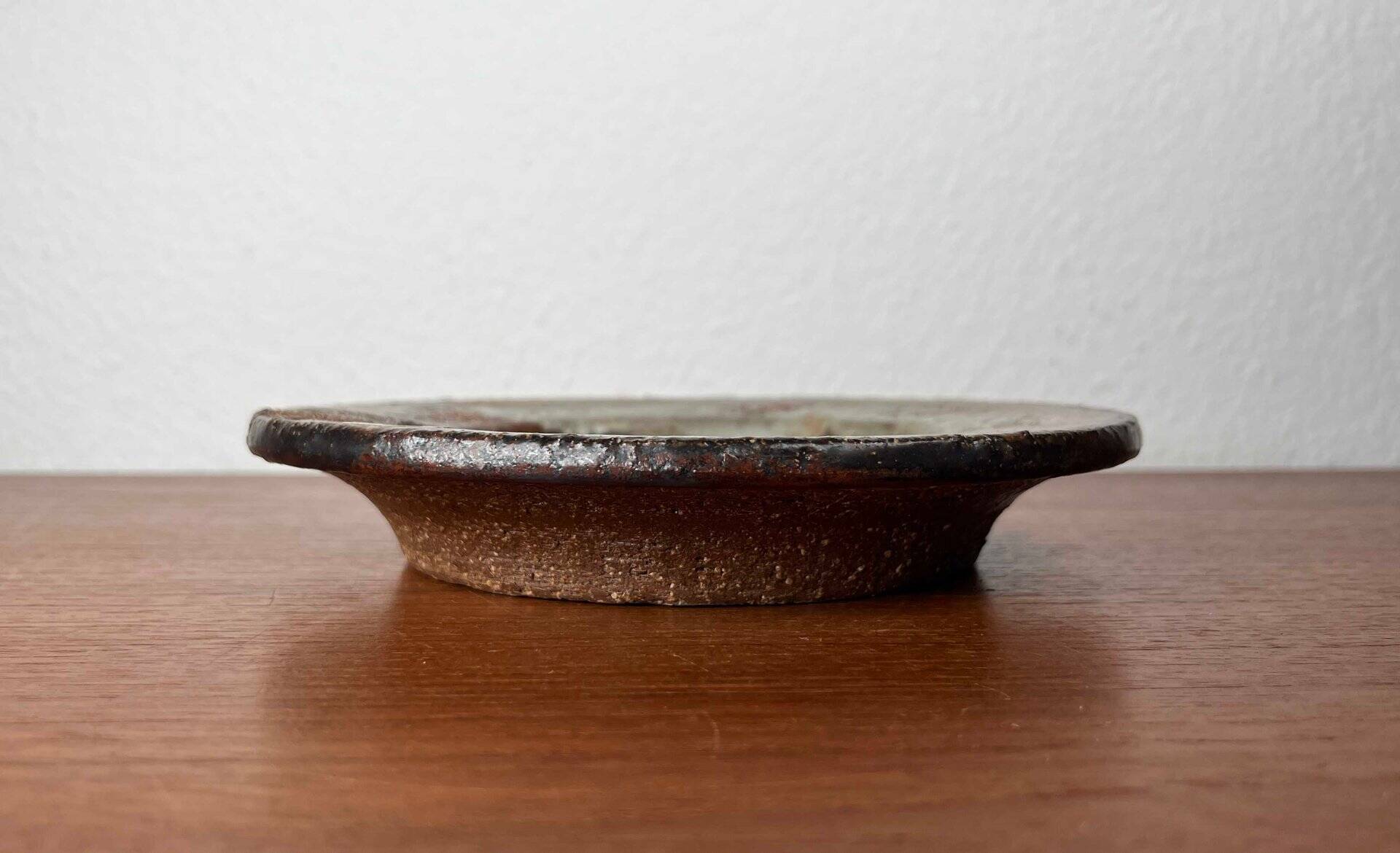 Bowl in studio pottery from mid-century Danish by Aksel Larsen for Axella, 1960s.