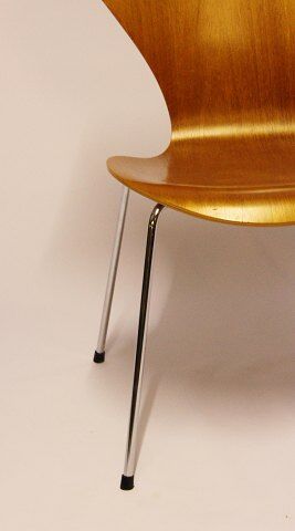 Pair of chairs by Arne Jacobsen for Fritz Hansen