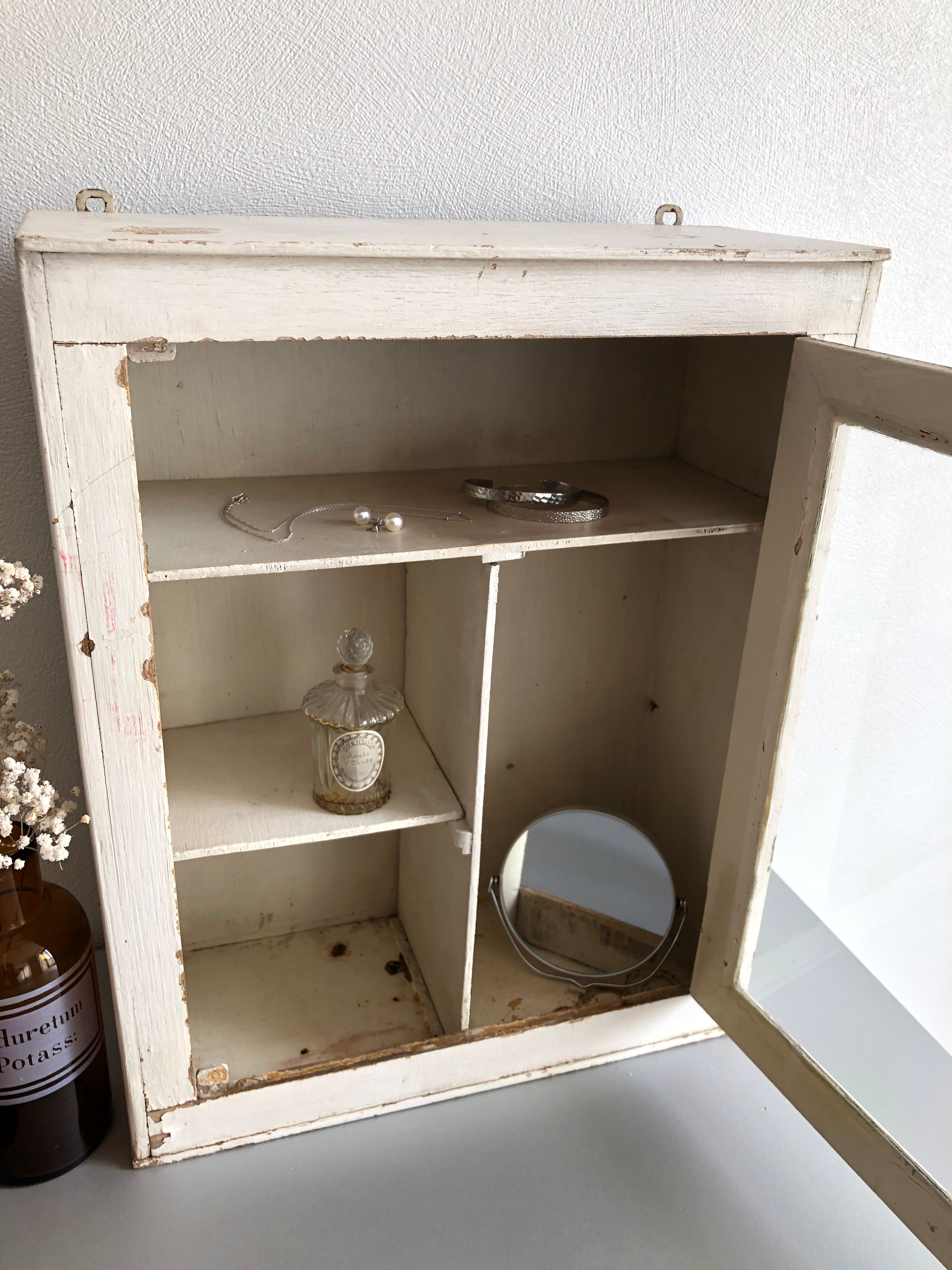 Armoire pharmacie patinée