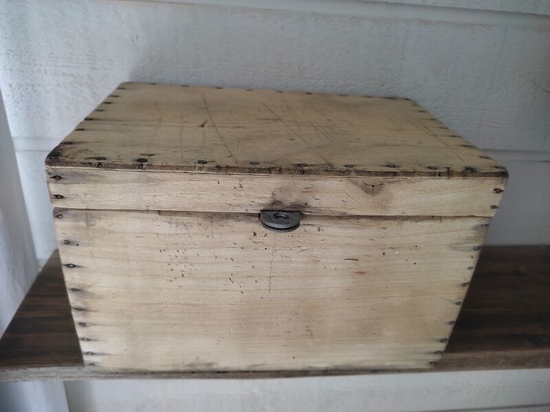 Wooden box aero-gummed chest storage deco