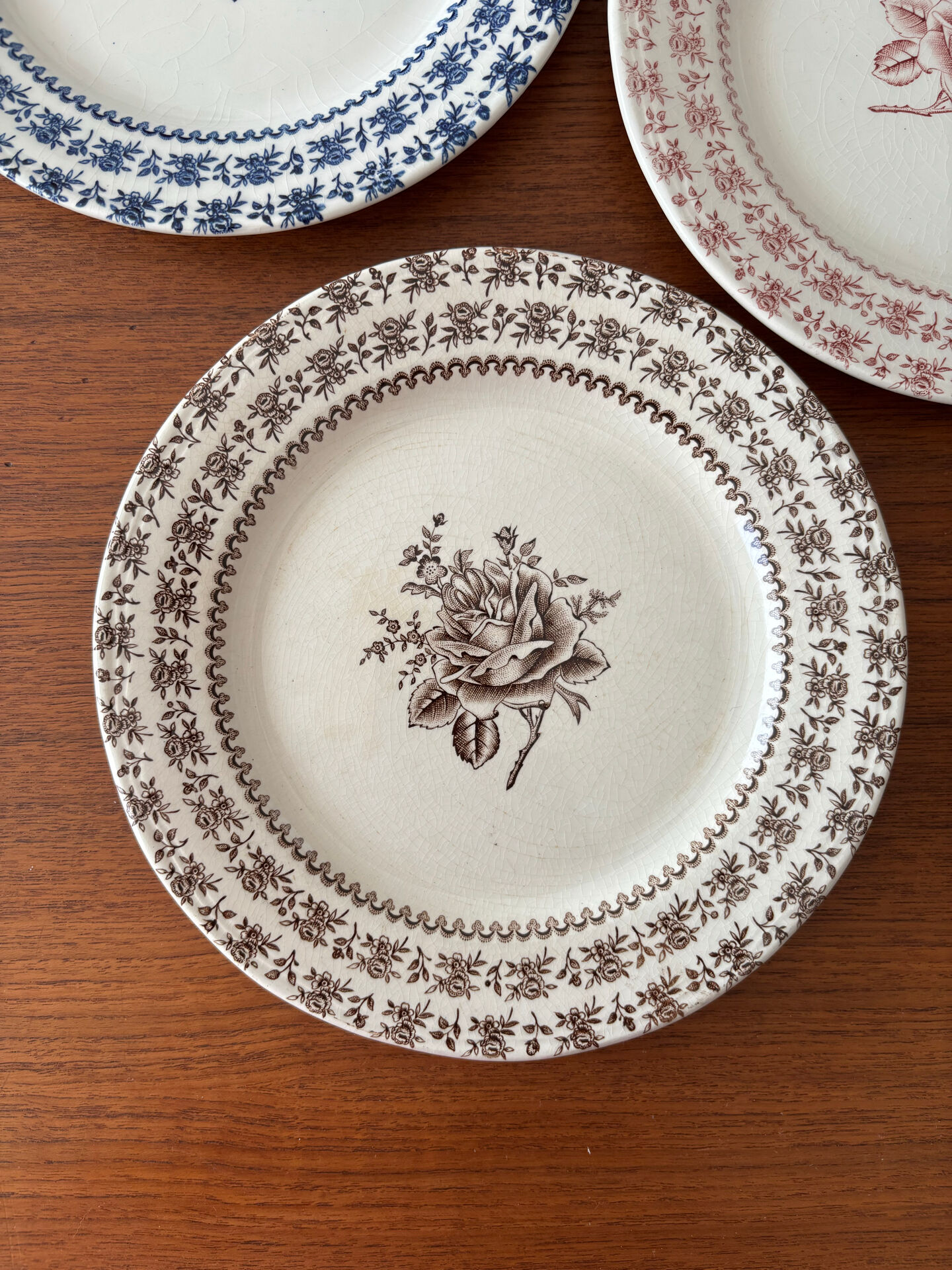 Lot of 3 dessert plates Lunéville English Style – Old roses bl