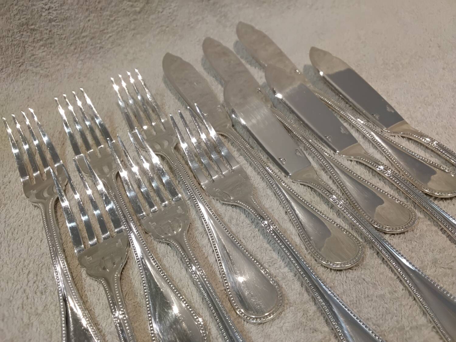 6 fish cutlery pieces, 12 pieces, silver-plated metal, Christofle silversmith, Perles