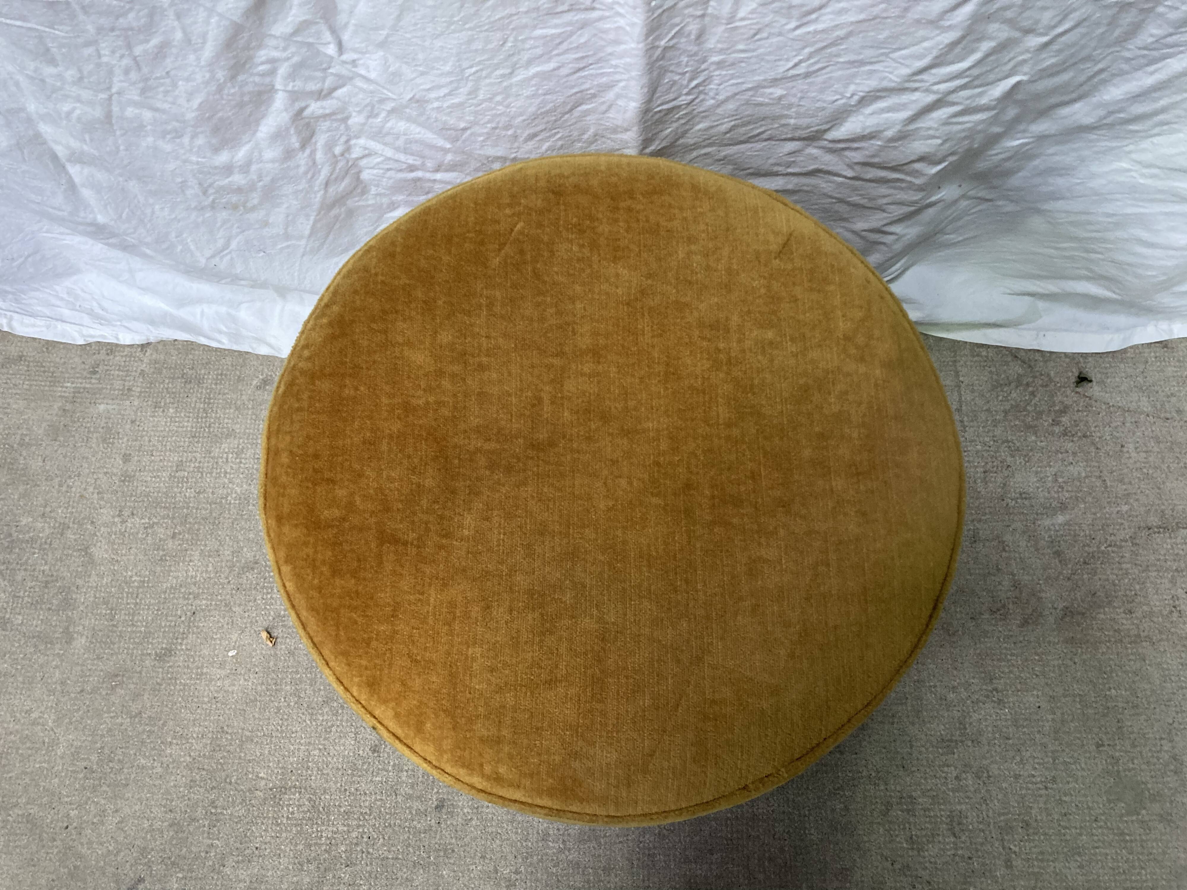 Ochre velvet pouf