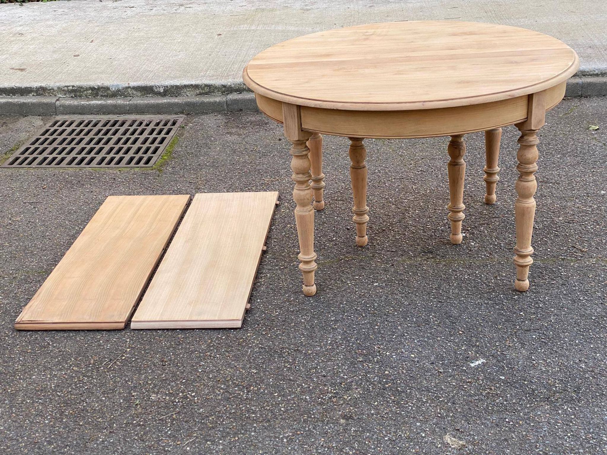 Renovated Louis Philippe round extendable dining table 118-200cm 19th century