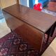 Table en acajou vintage à rabats; idéale pour les décorateurs.