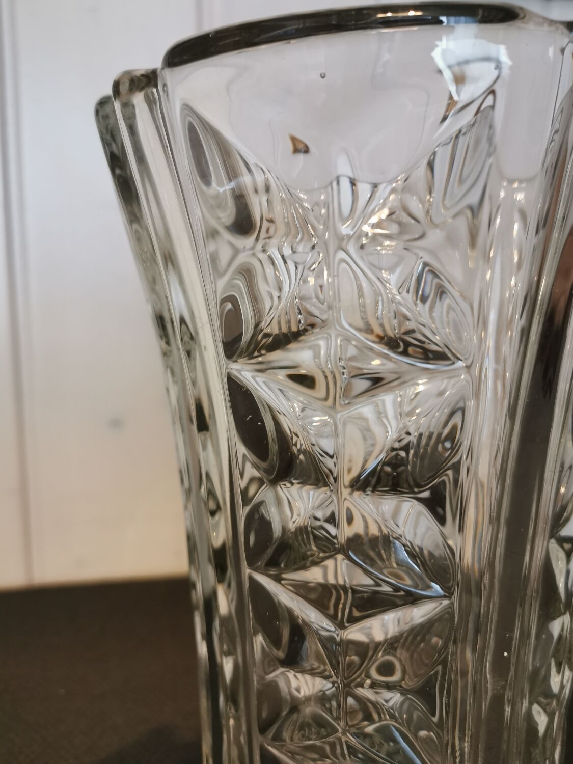 Large glass vase Pattern Lines and diamonds