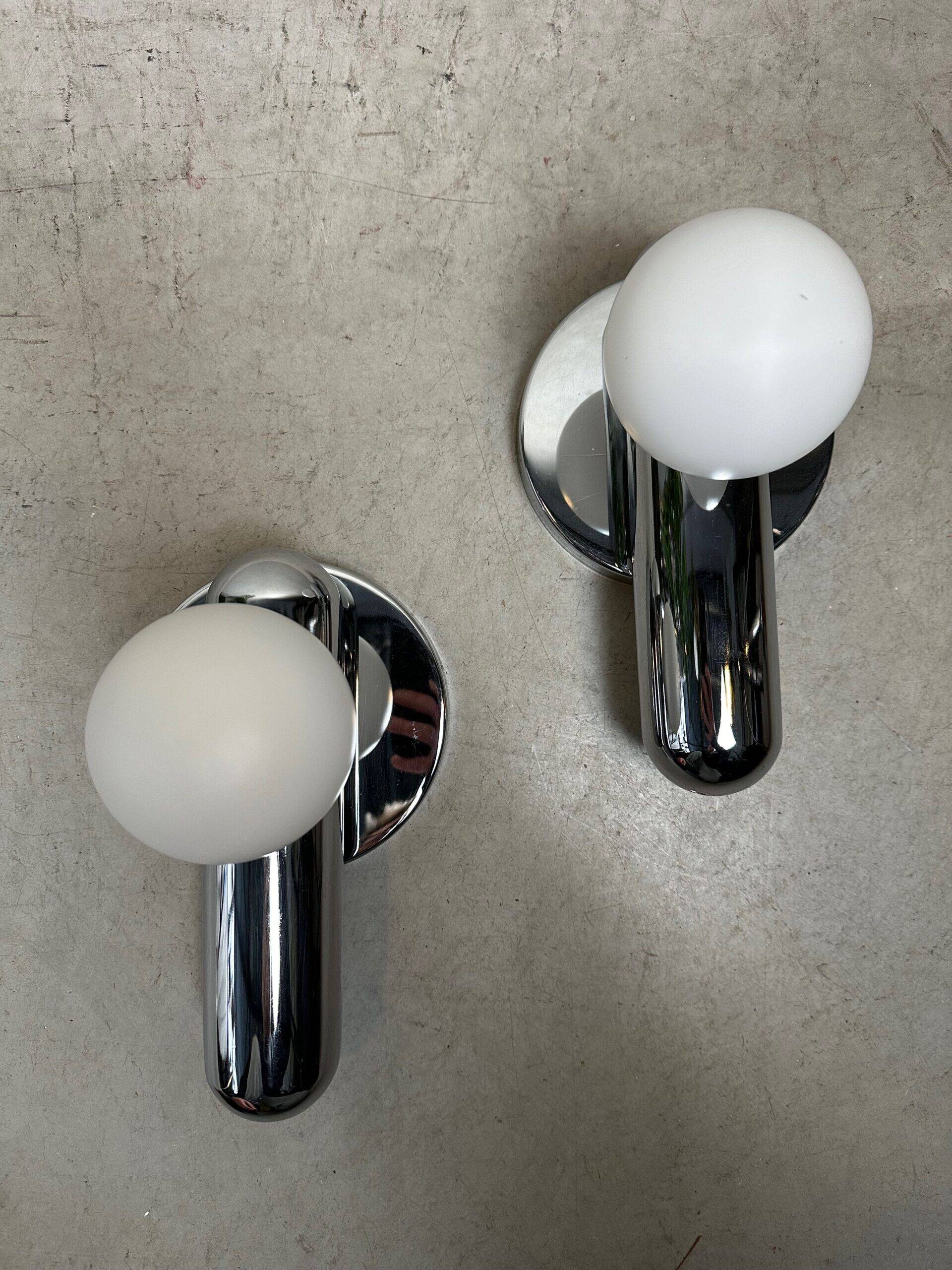 2x vintage design wall lamps – chrome and opaline