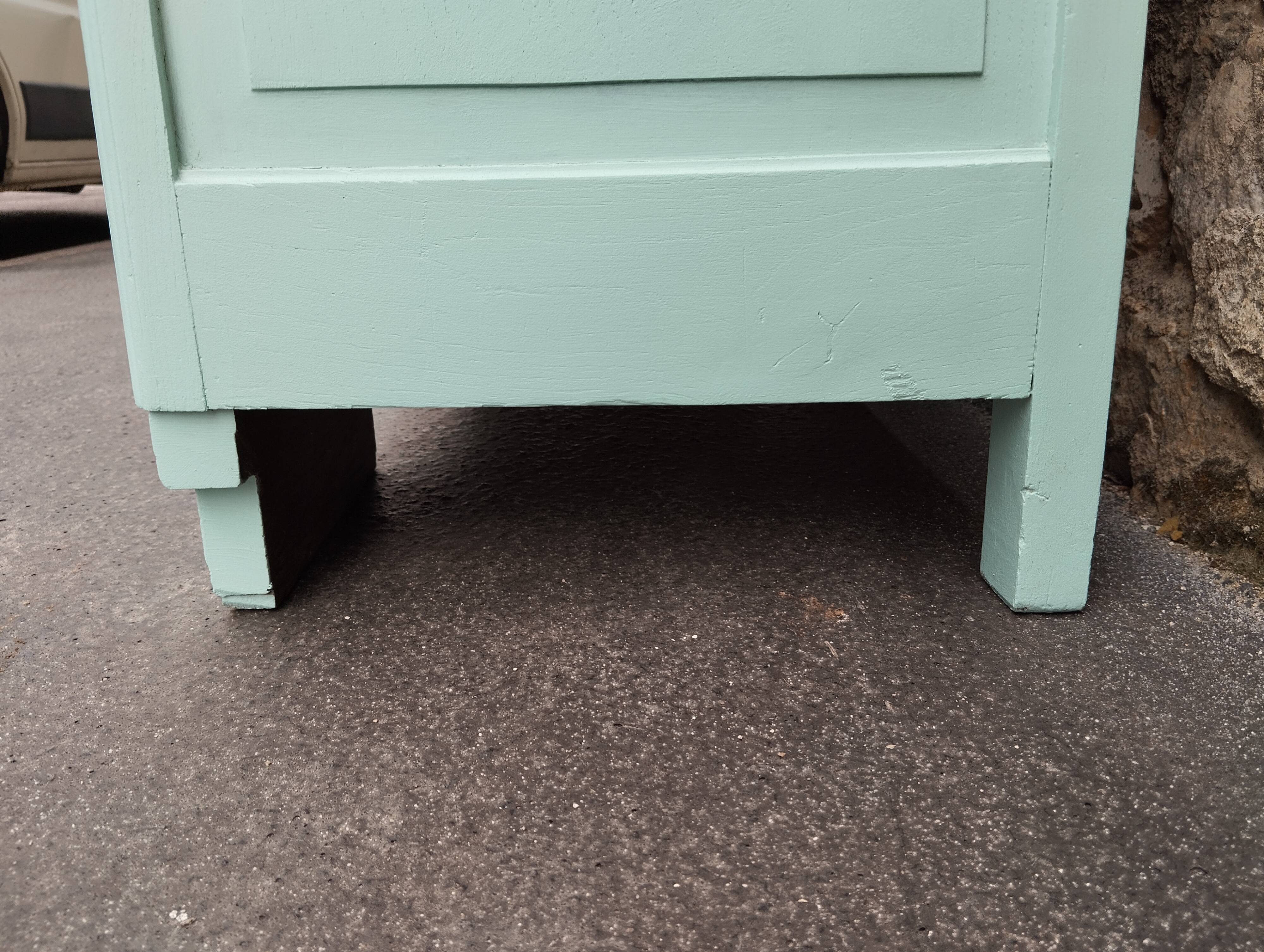 Parisian showcase cabinet year 30