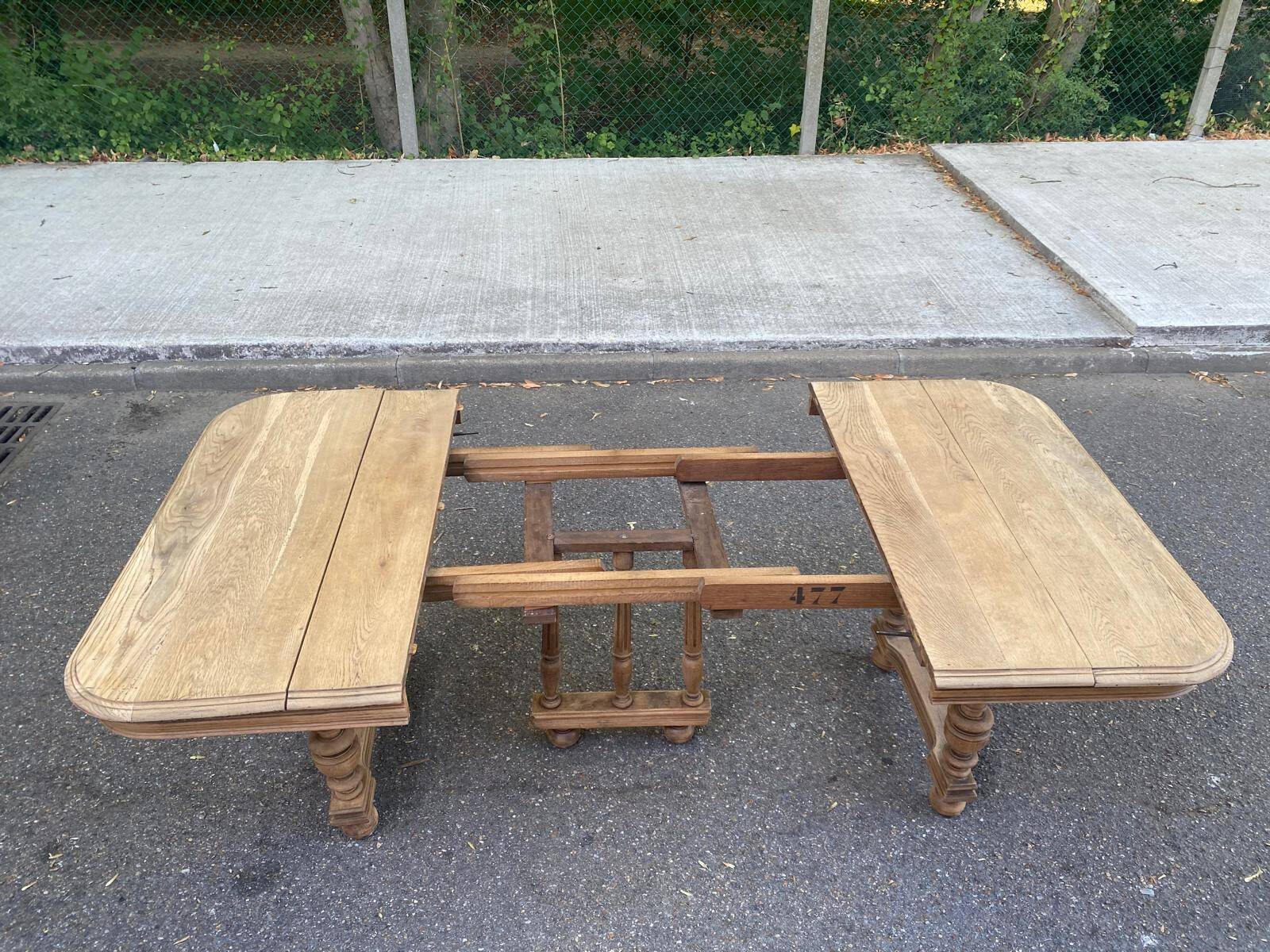 Henri II dining table stripped in solid oak from the 19th century.