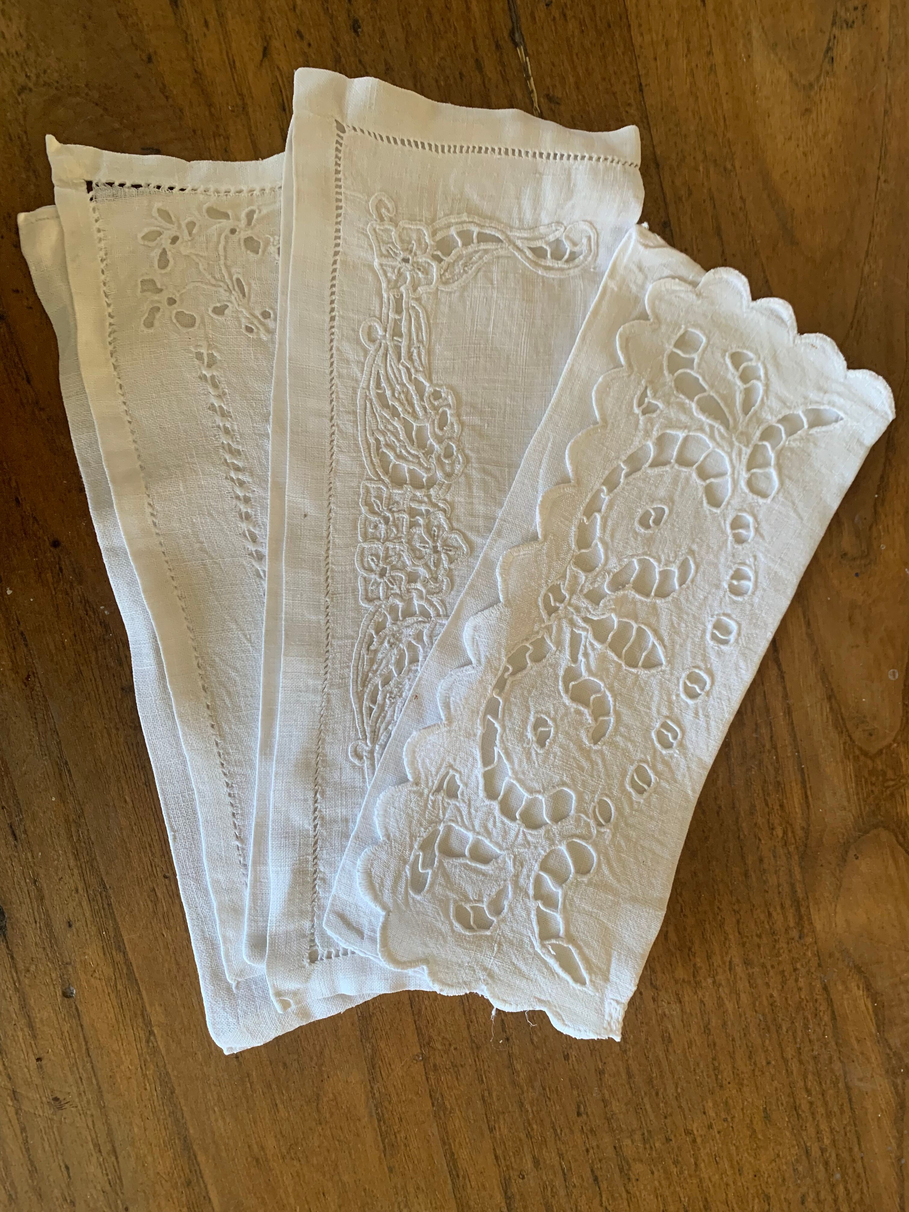 Set of 3 embroidered and openwork seviettes door