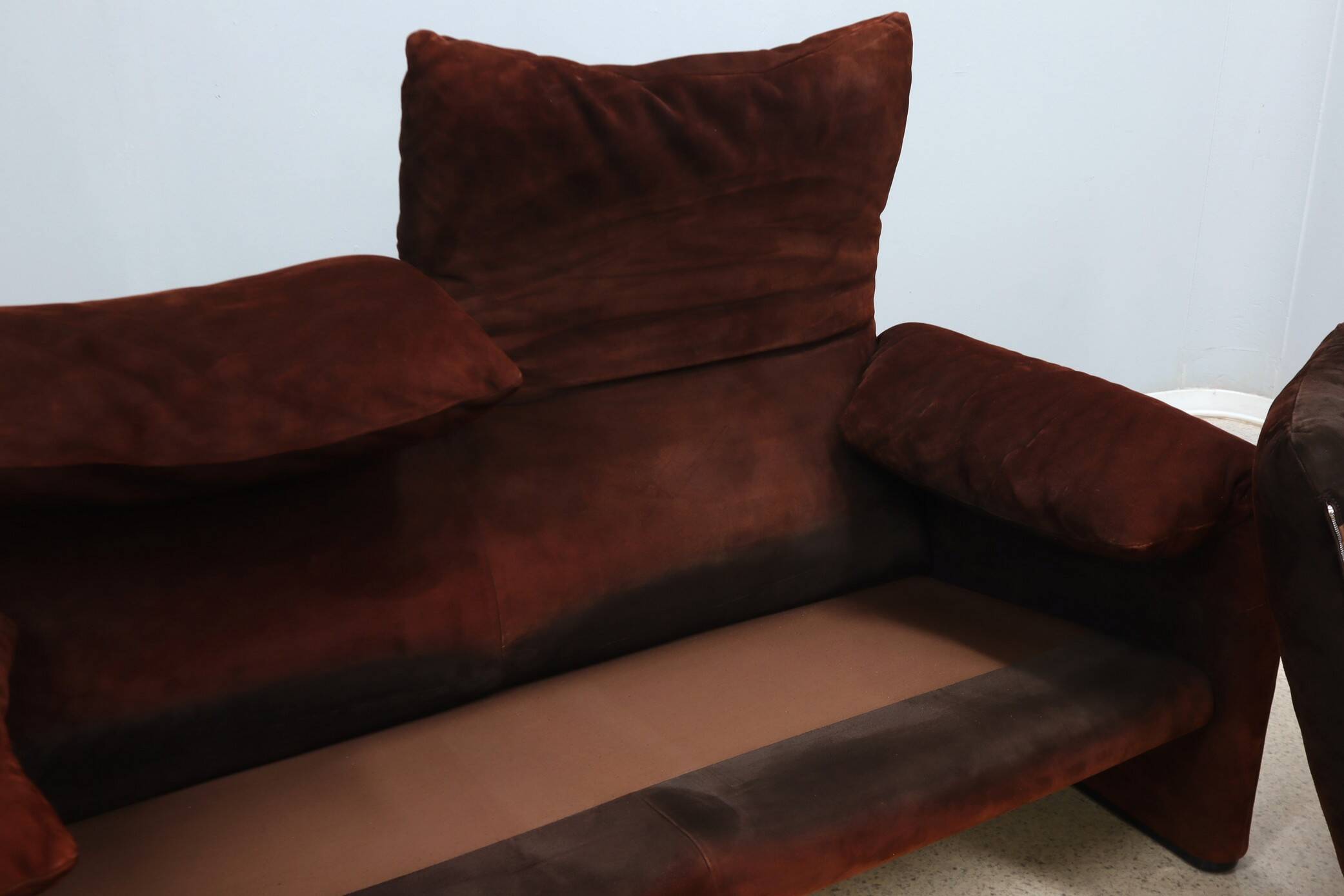 Canapé Maralunga 2 places en cuir suédé Cassina années 1970