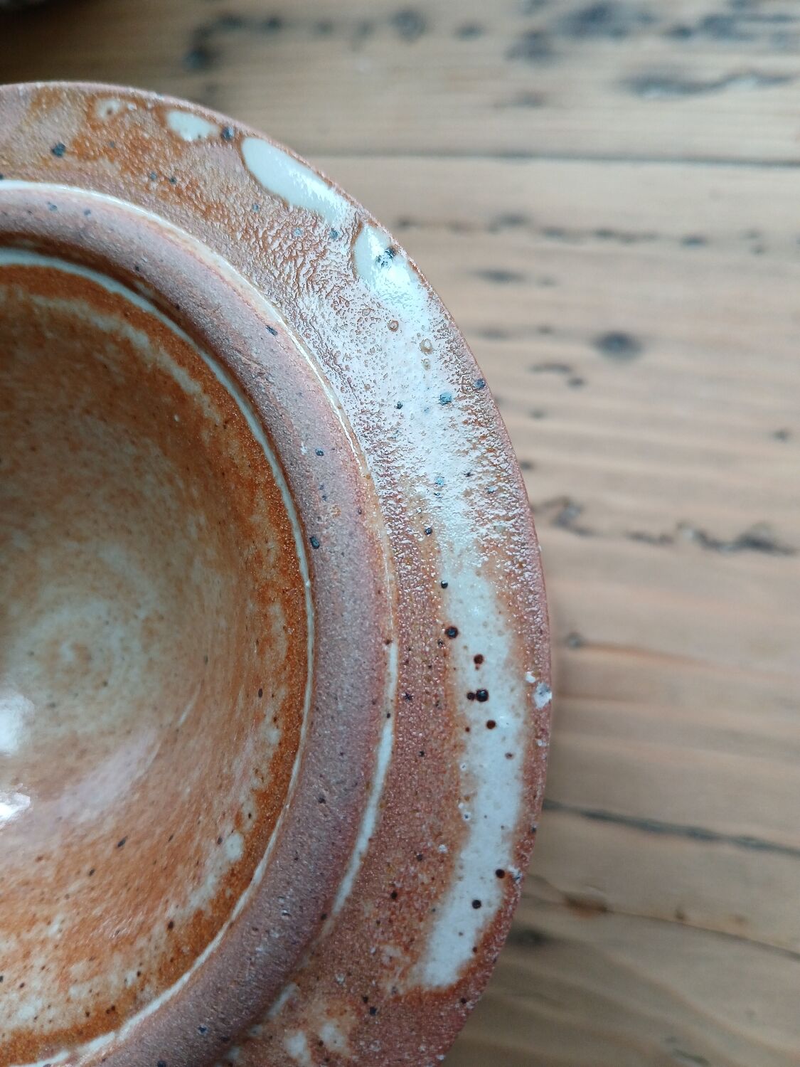 Pot en grès avec couvercle