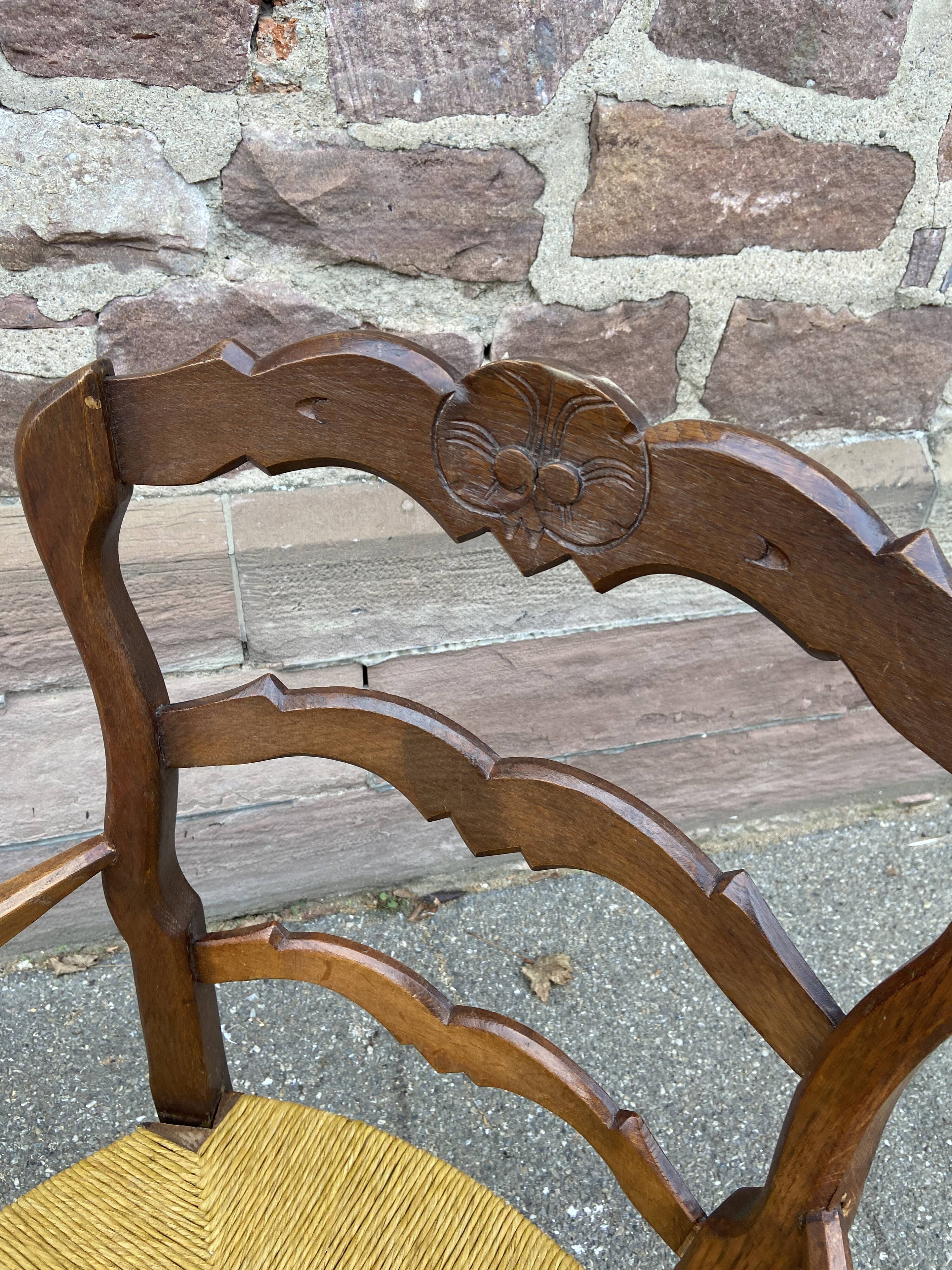 Fauteuil paillé rustique style  louis xv en chêne