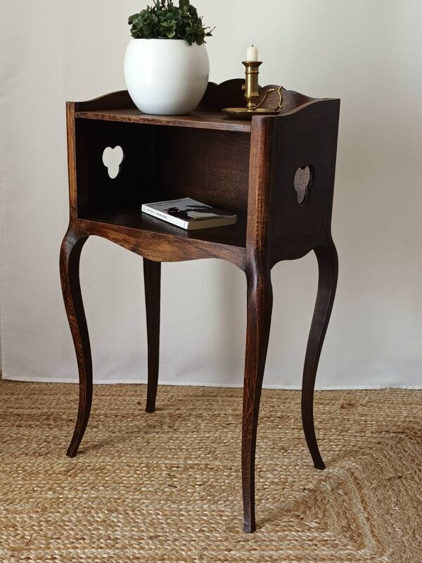 Table de chevet en chêne style Louis XV