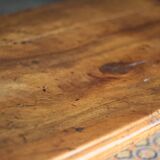 Magnificent 18th-century chest of drawers in solid walnut.