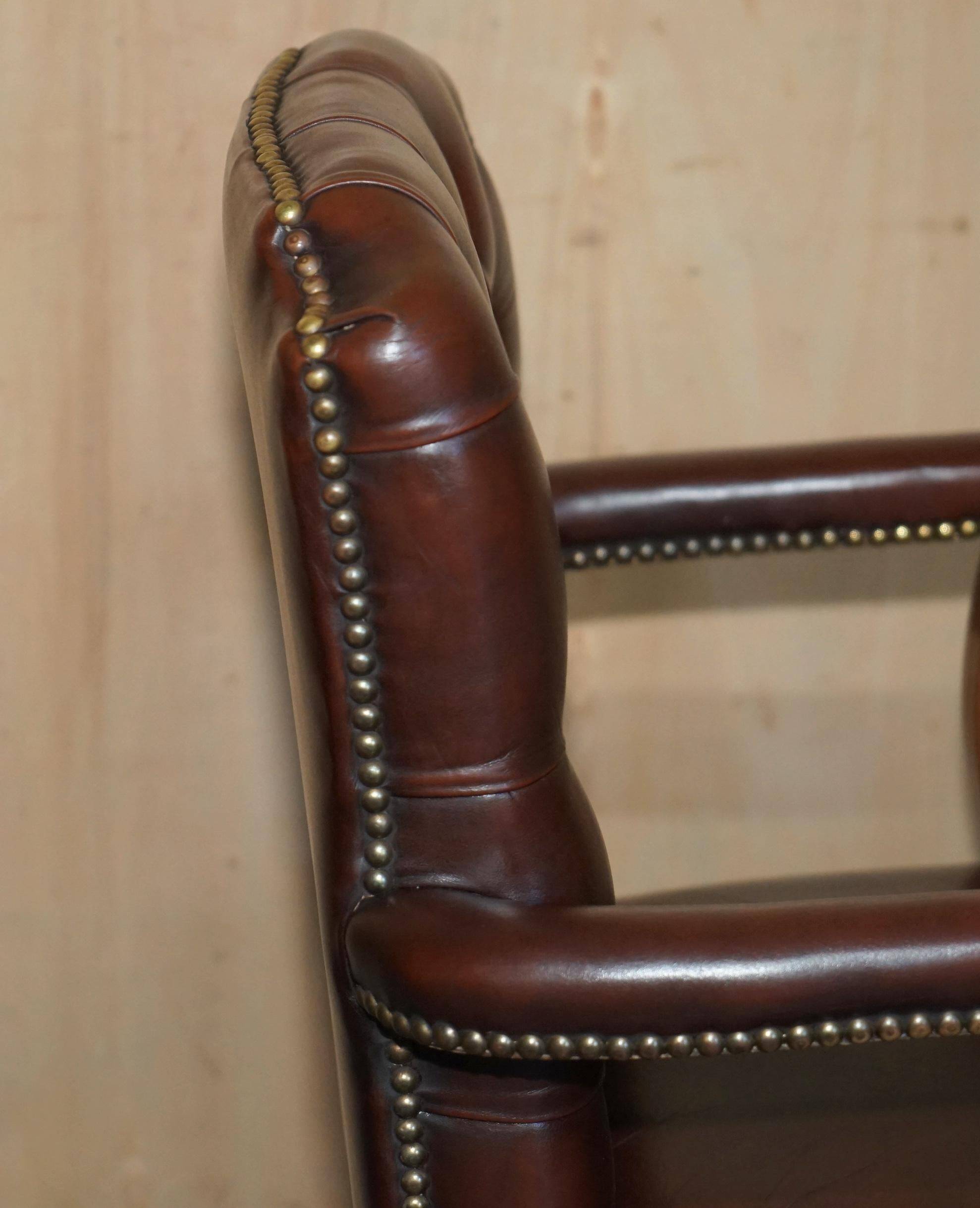 Fauteuil de bureau Gainsborough style George II Chesterfield cuir
