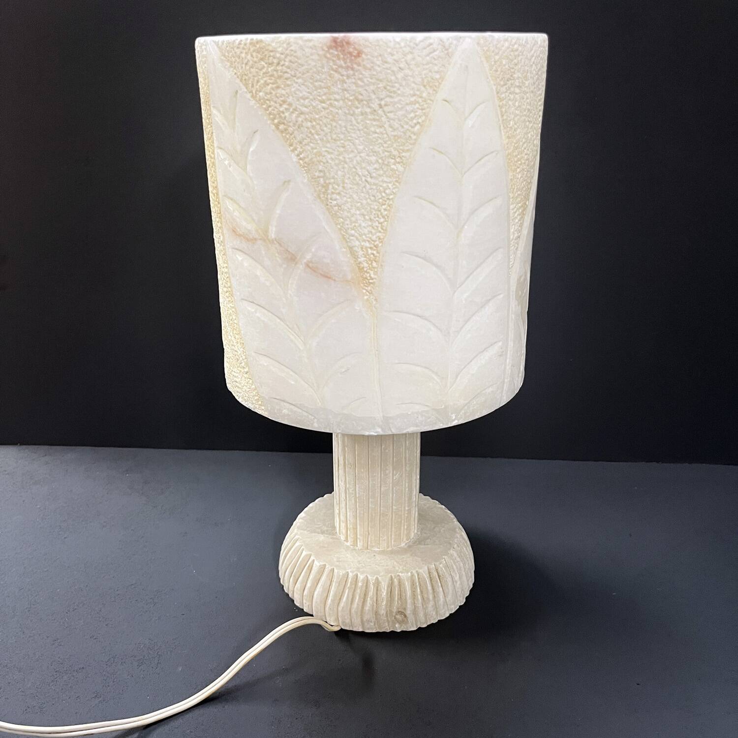 Italian brutalist lamp in alabaster from the 70s.