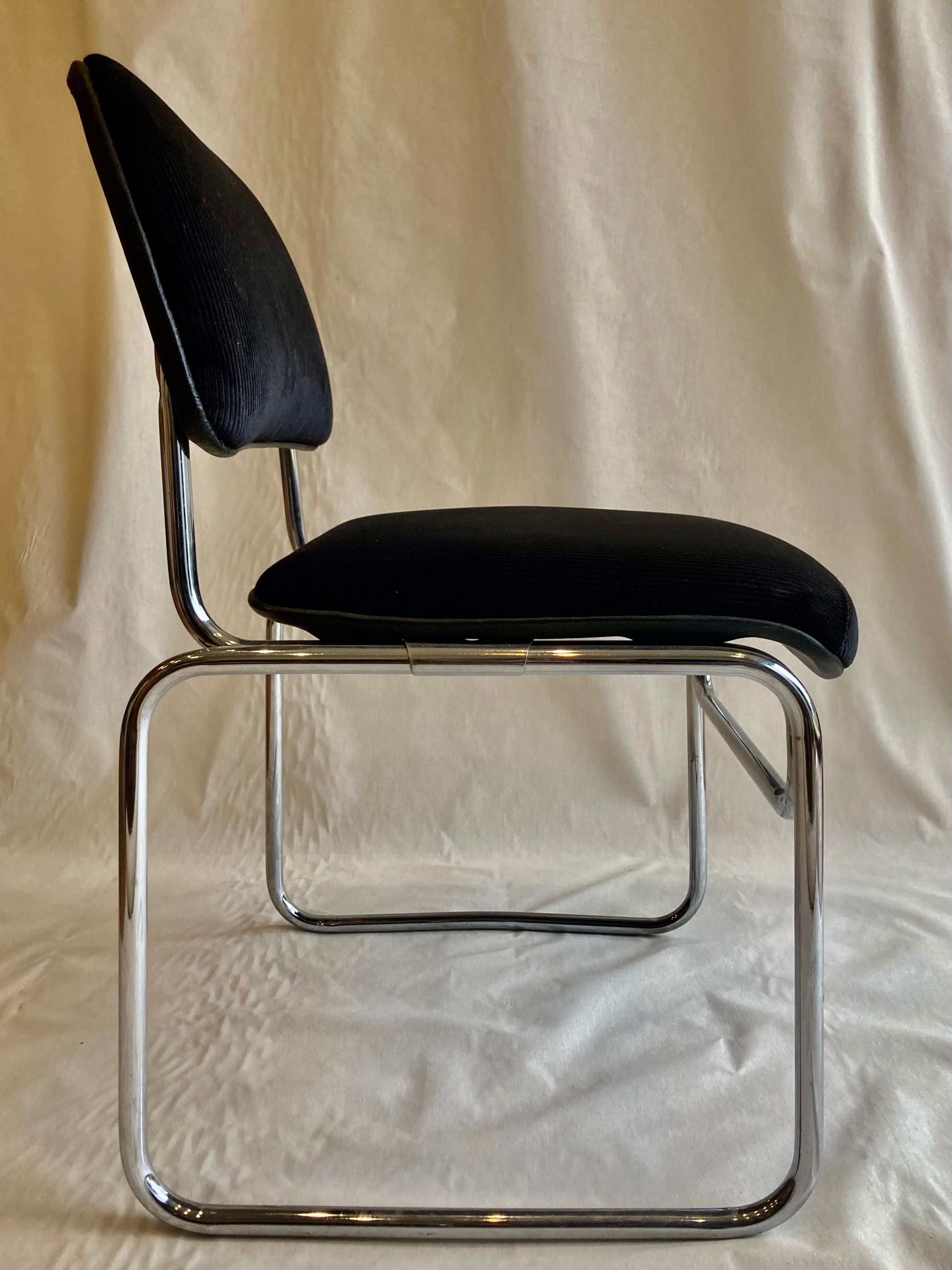 Fauteuil et 2 chaises design, chrome tubulaire