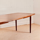 Scandinavian dining table with double extension