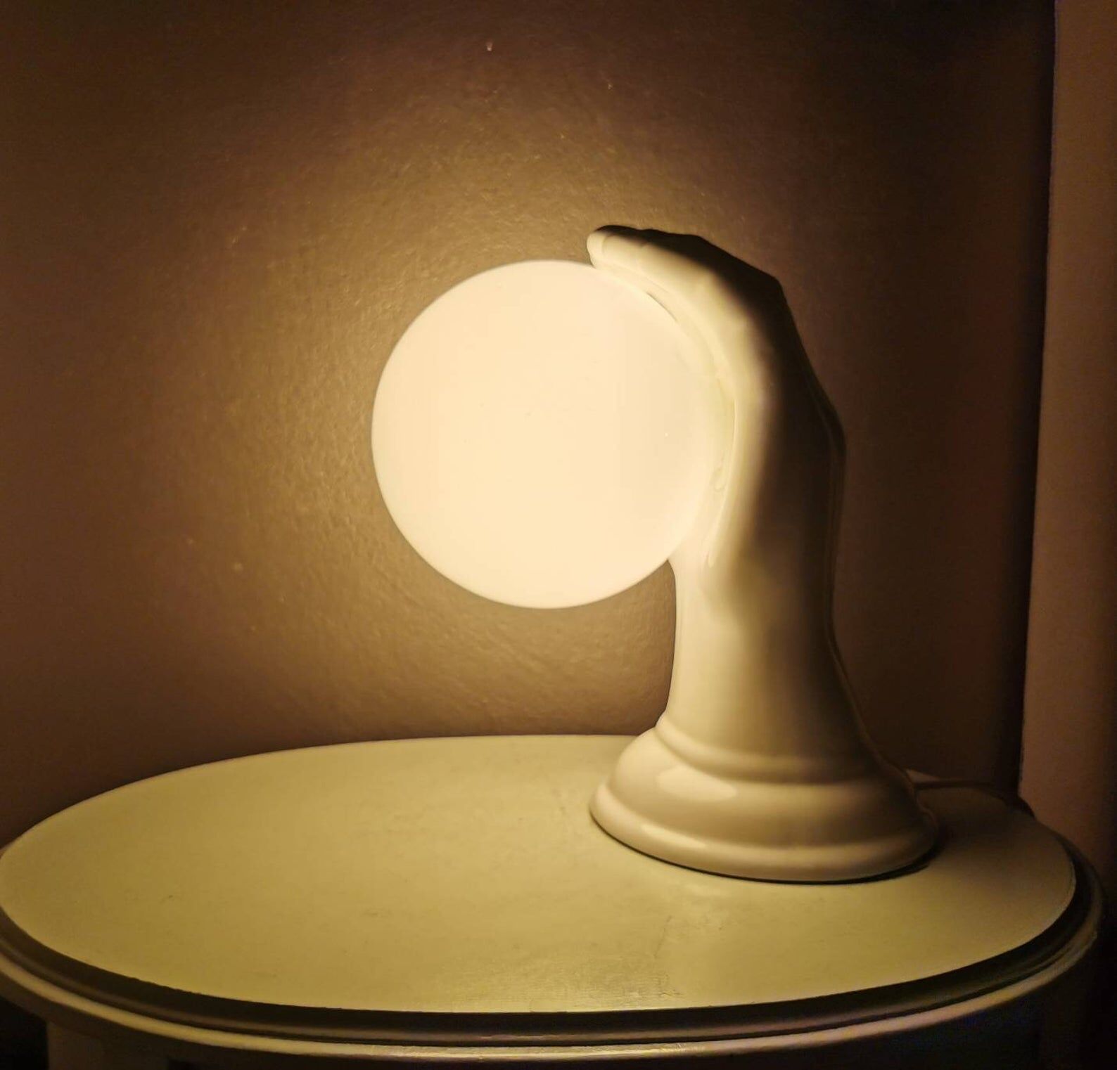 Hand-shaped vintage ceramic table lamp or lamp with a 1980s white glass ball