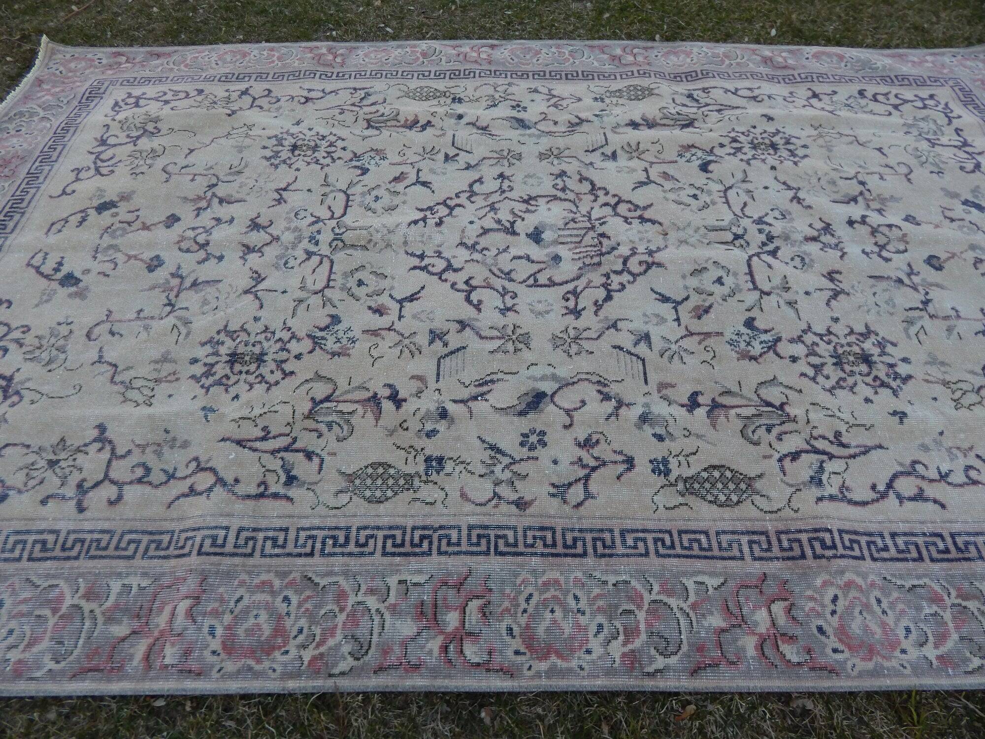 Vintage handmade Turkish rug 200x320 cm