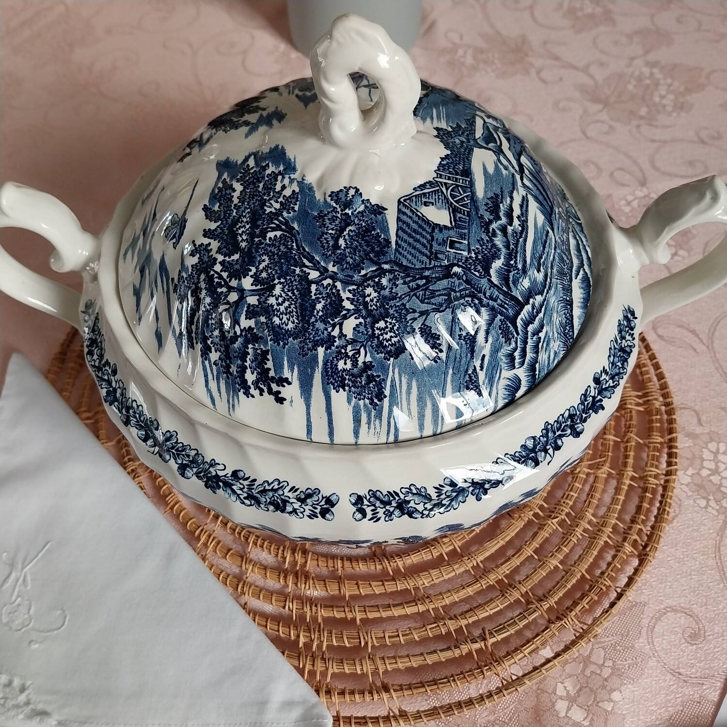 English soup tureen The Hunter by Myott