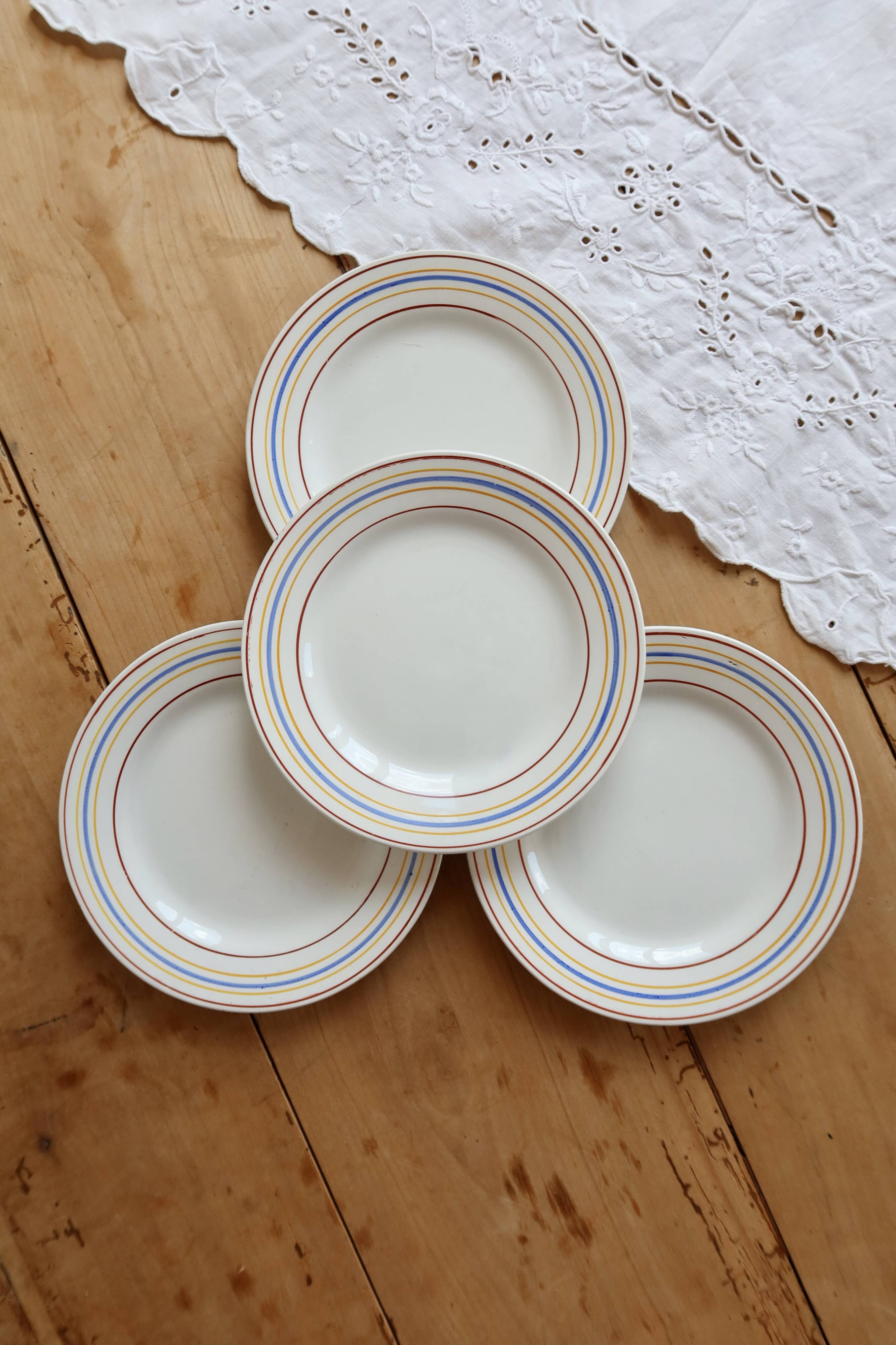 4 assiettes à dessert vintage Céranord Saint-Amand rayures rouge bleu jaune