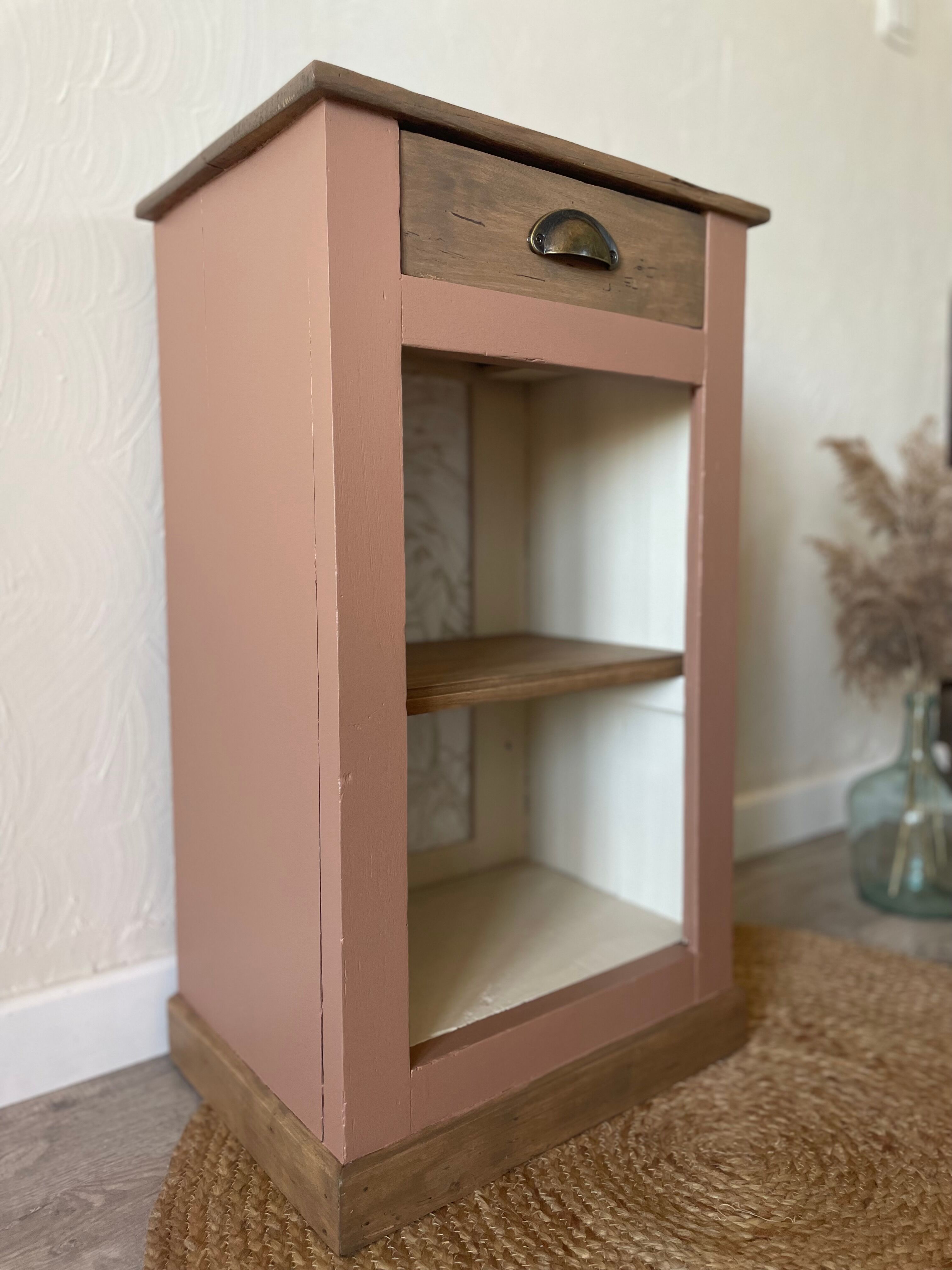 Oscar bedside table