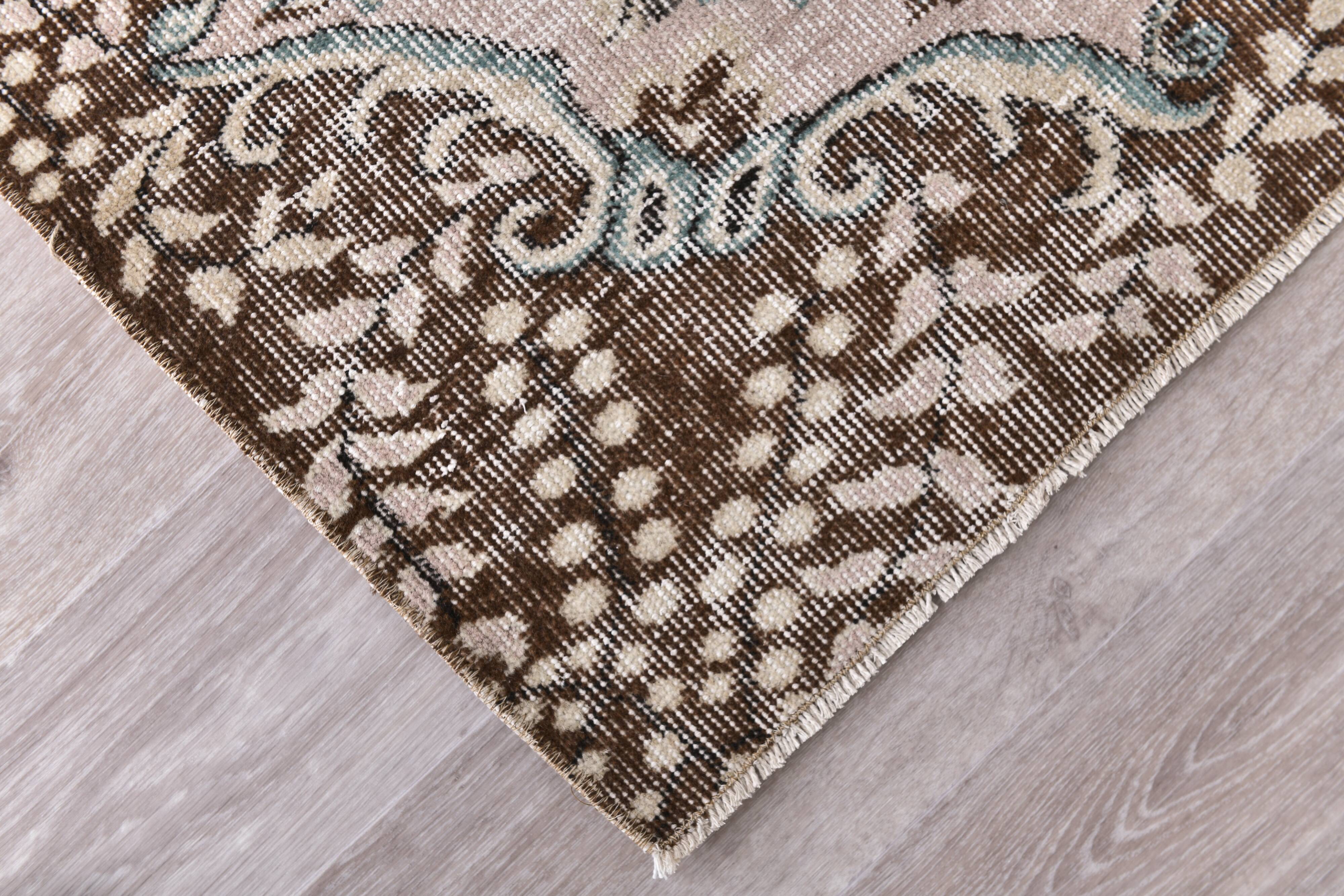 Brown & beige vintage rug 173x253cm