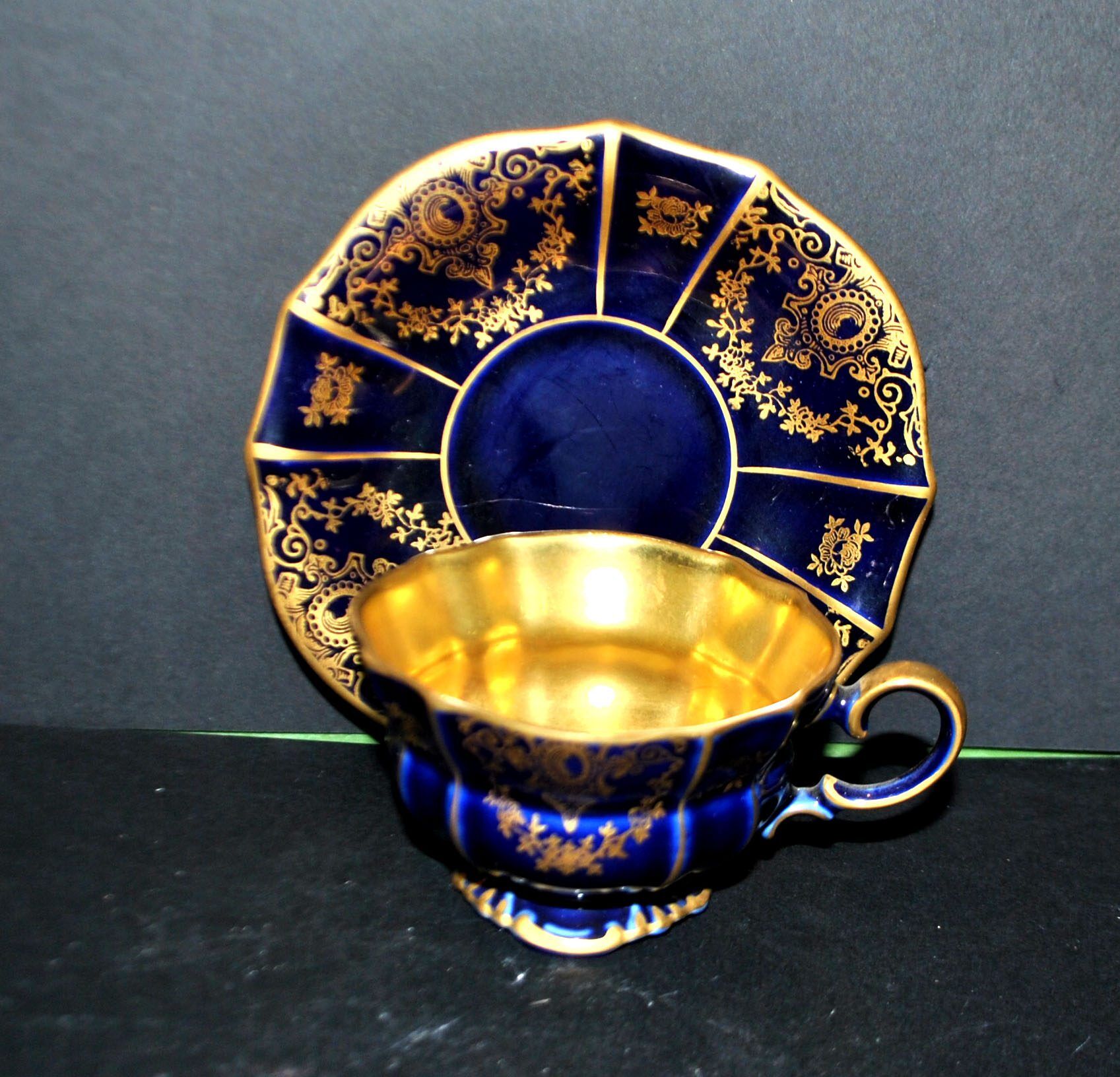 A precious, multi-lobed cup in German cobalt porcelain with a gold interior, Lindner Bavaria.