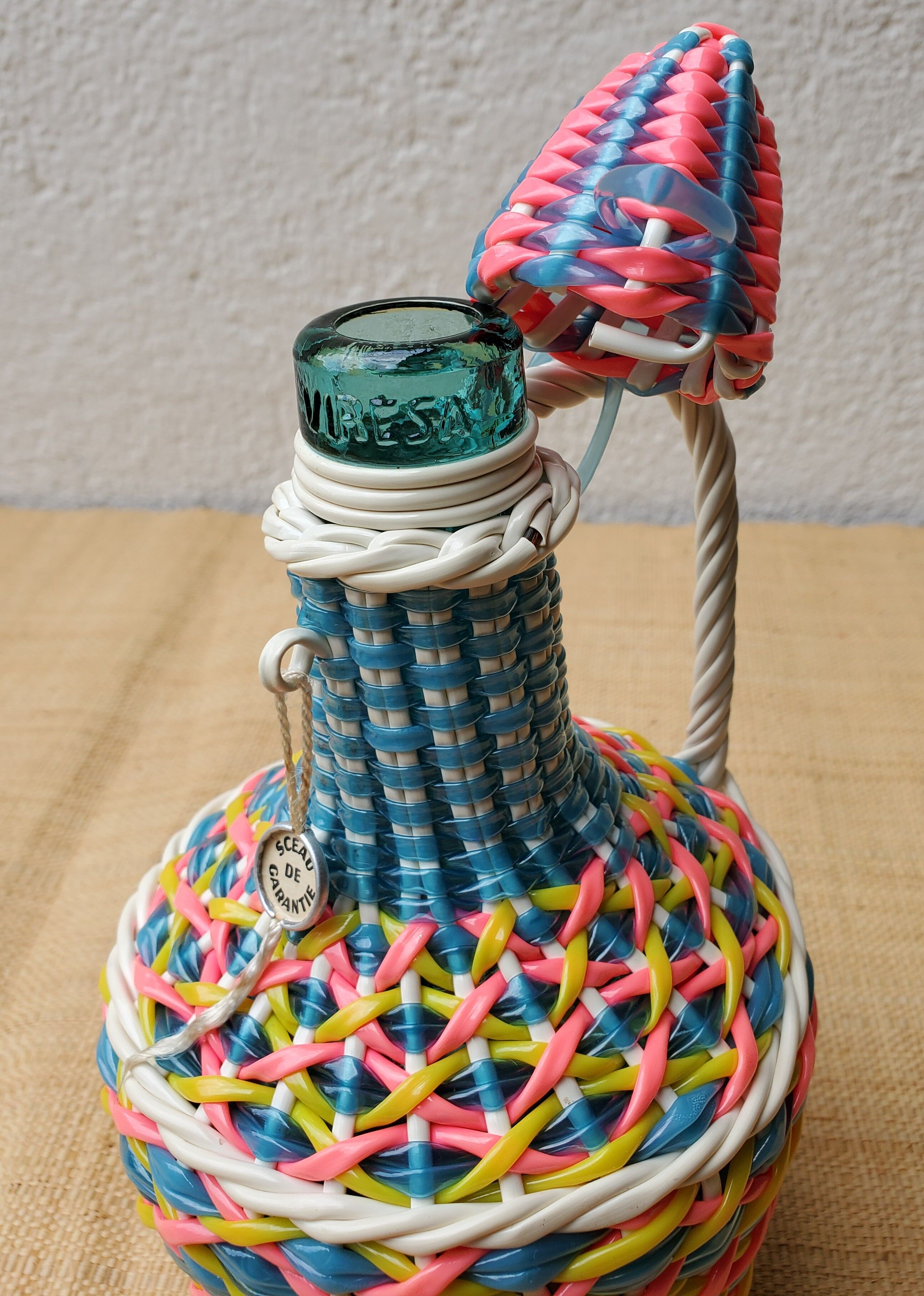 Scoubidou bottle