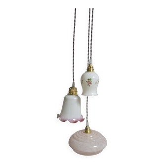 Suspension cascade triple in opaline tones and pink patterns.