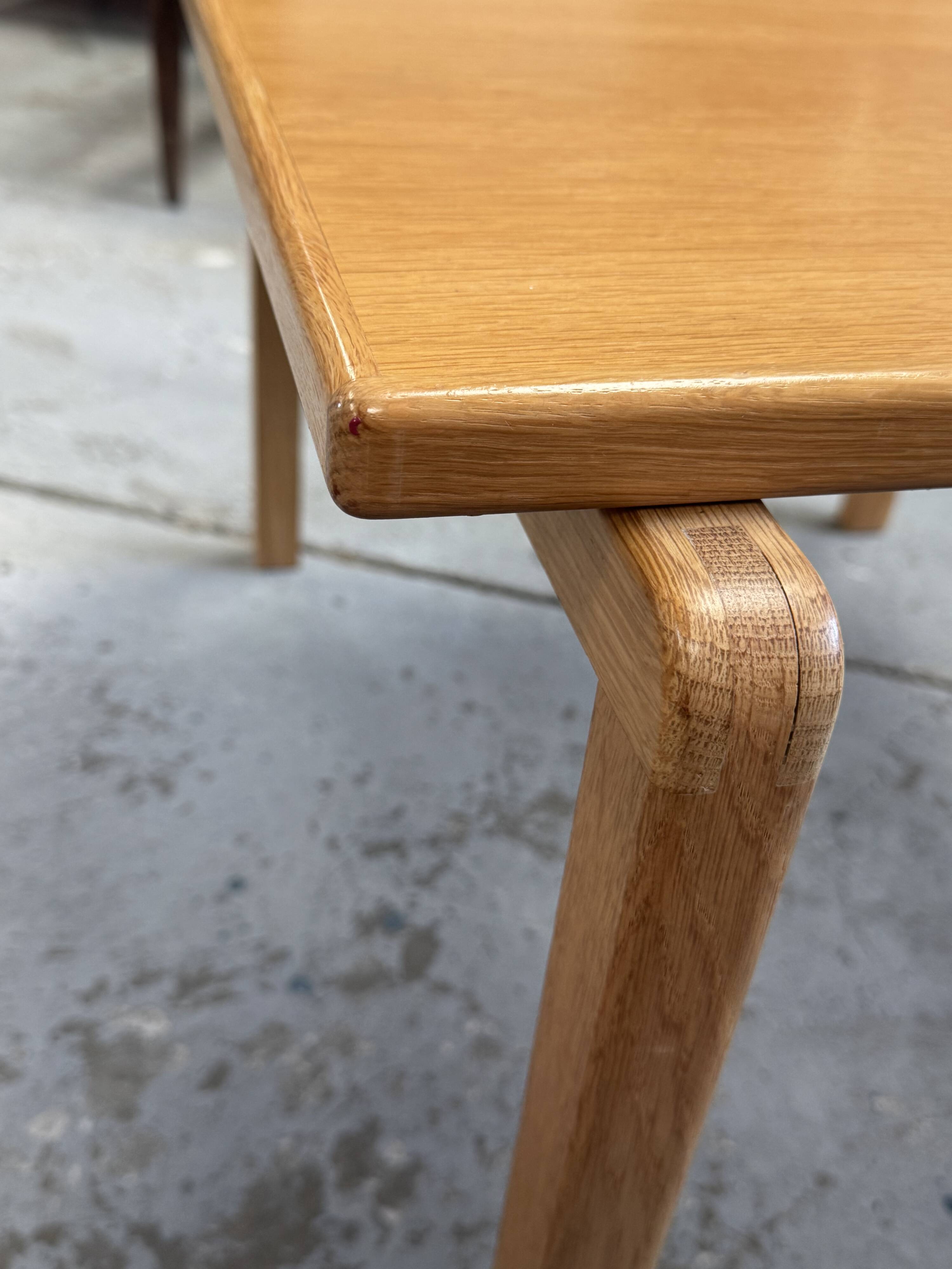 Table Alvar Aalto