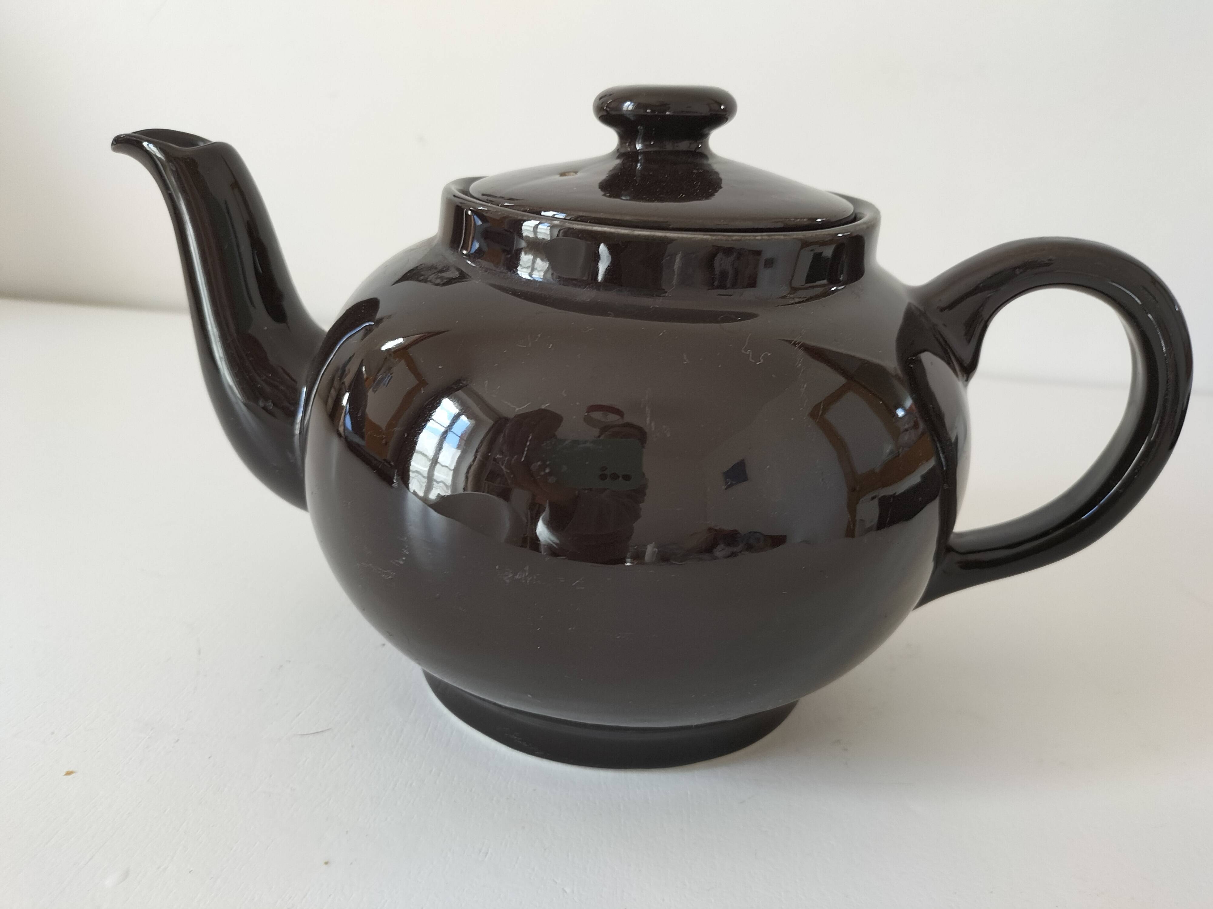 Théière vintage brune avec filtre intégré – 1950s