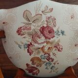 Upholsterer armchair covered with a publisher fabric with a central floral pattern