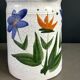Grand pichet en céramique émaillée motif fleurs