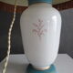 Lampe de salon ancienne en opaline peinte