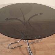 Table basse italienne du milieu du siècle en chrome et acier avec plateau rond en verre fumé, années 1960