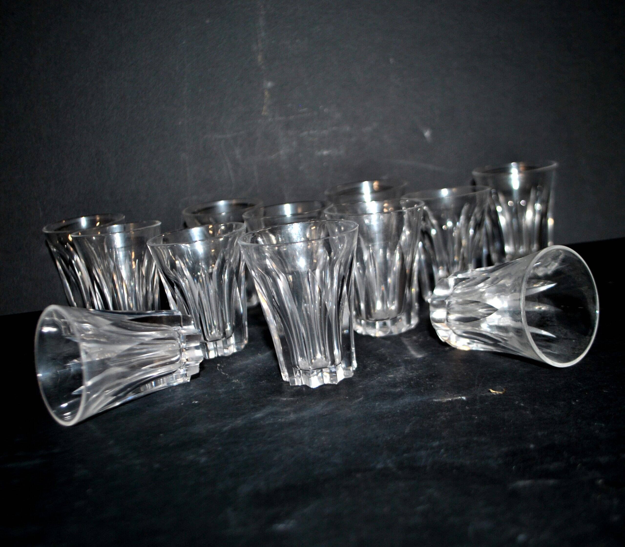 Baccarat set of 12 Art Deco cut crystal liqueur glasses star cave cabaret