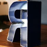 Lettre d'enseigne vintage bleue R