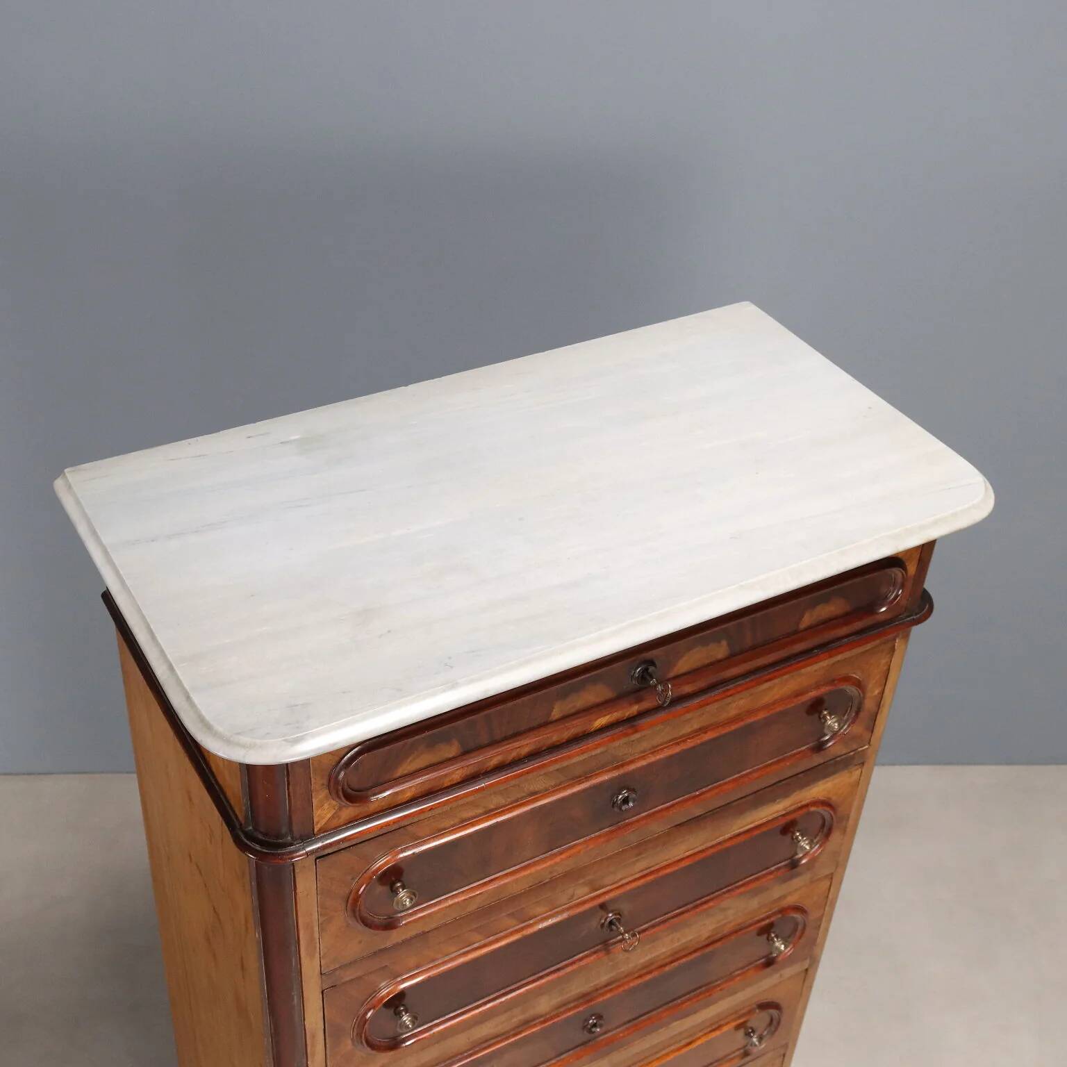 Antique chest of drawers in cherry and poplar, 19th century