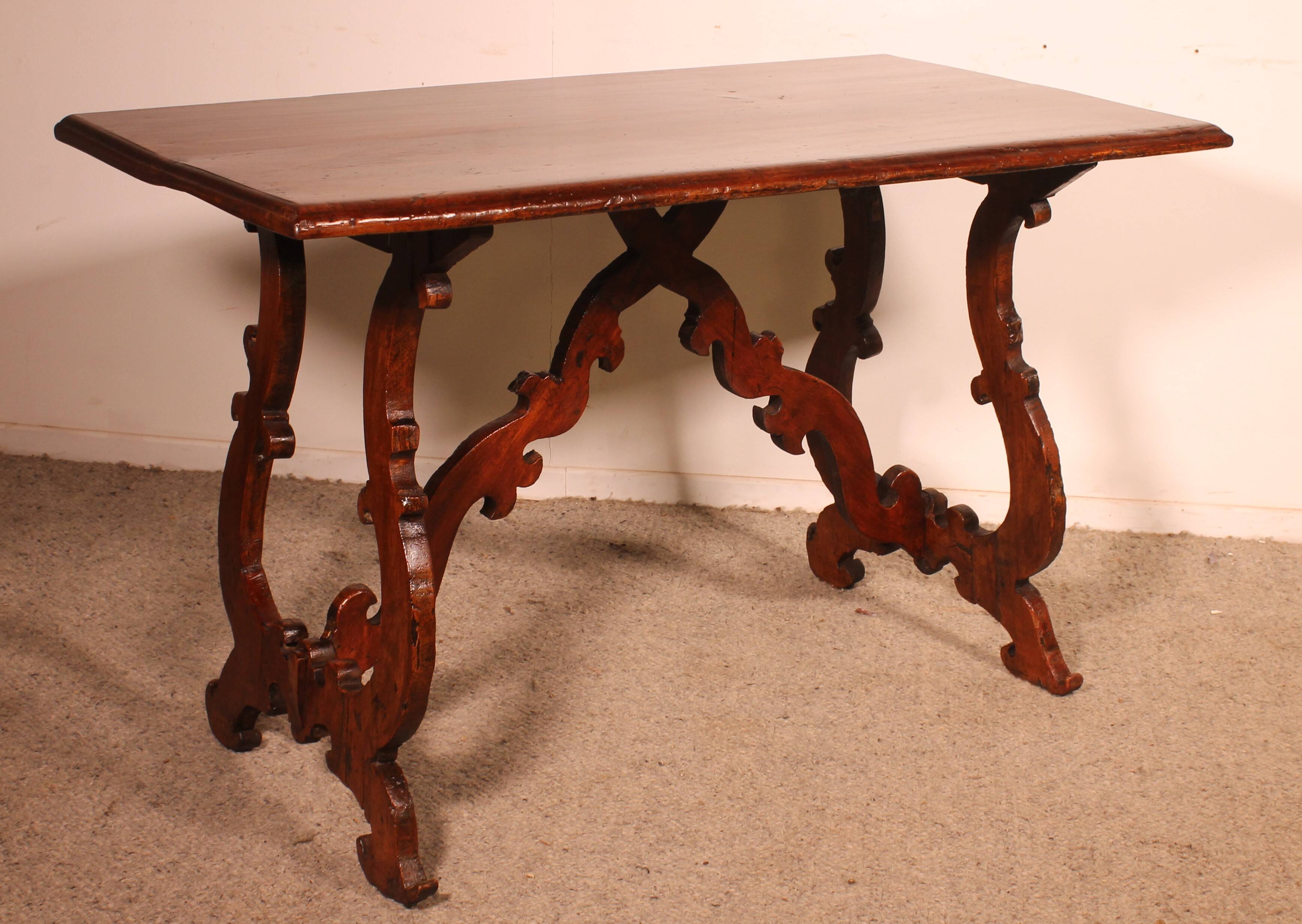 Table en noyer de la Renaissance italienne du 17e siècle