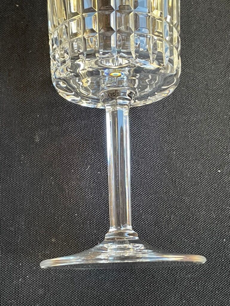 Verres à vin blanc art déco en cristal soufflé et taillé