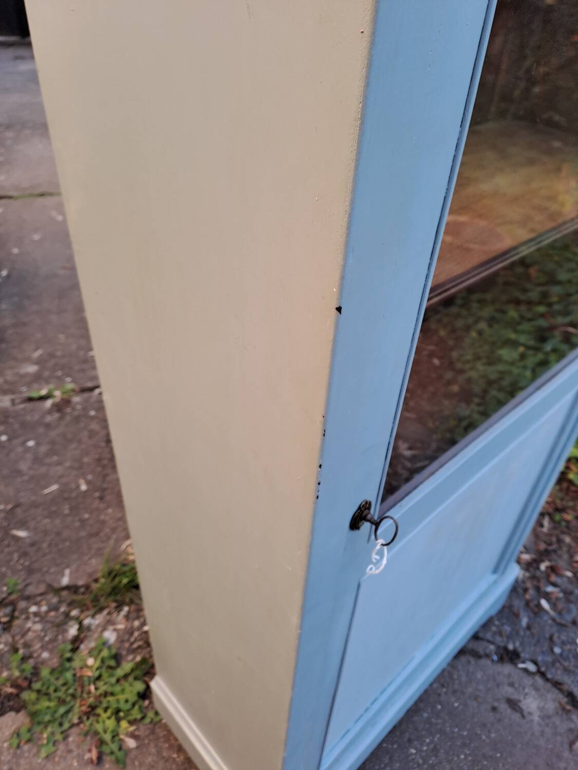 19th century glass cabinet with 1 door