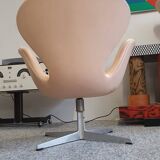 Arne Jacobsen natural leather swan chair by Fritz Hansen