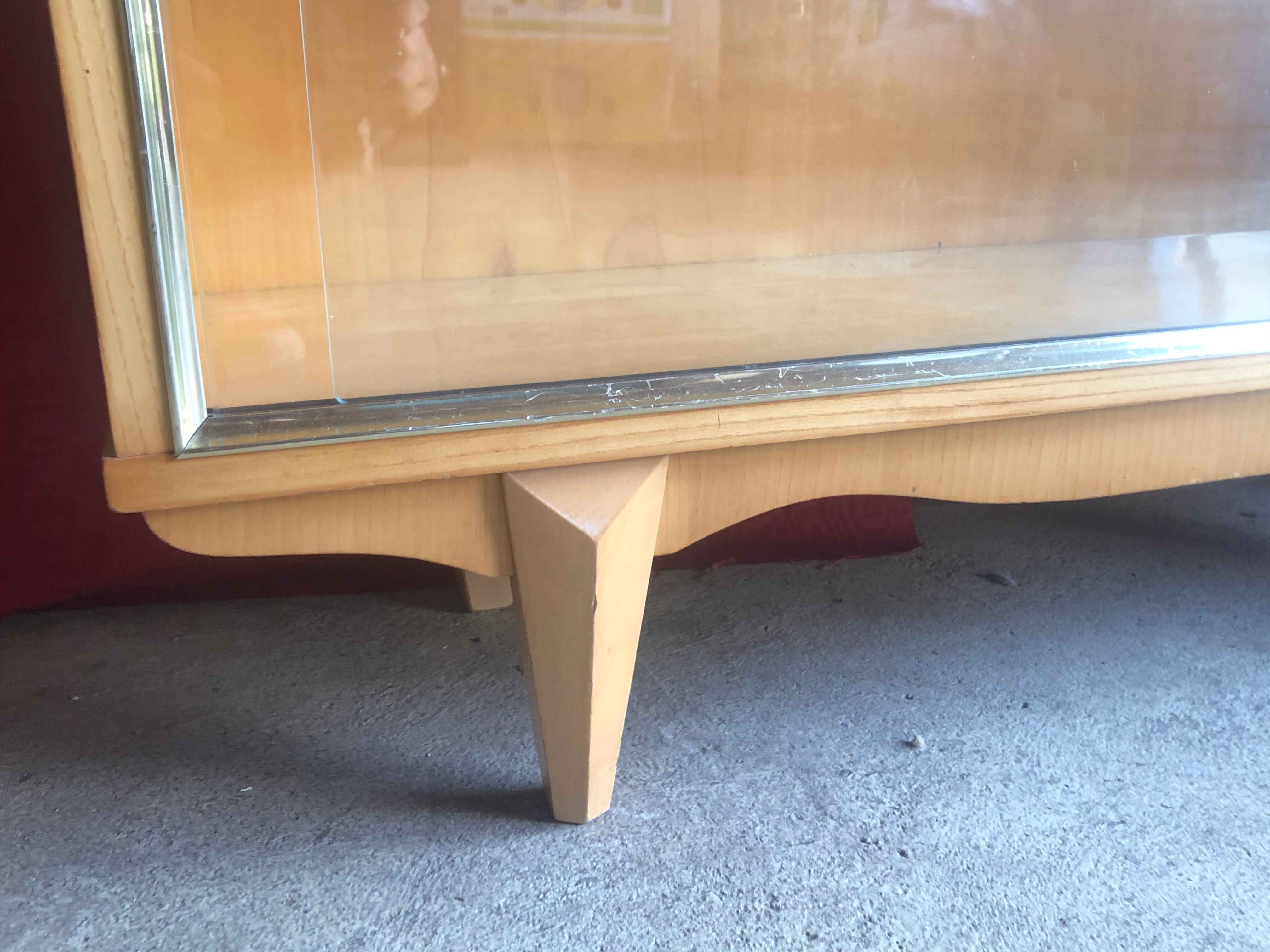 Vintage library showcase 1960/1970