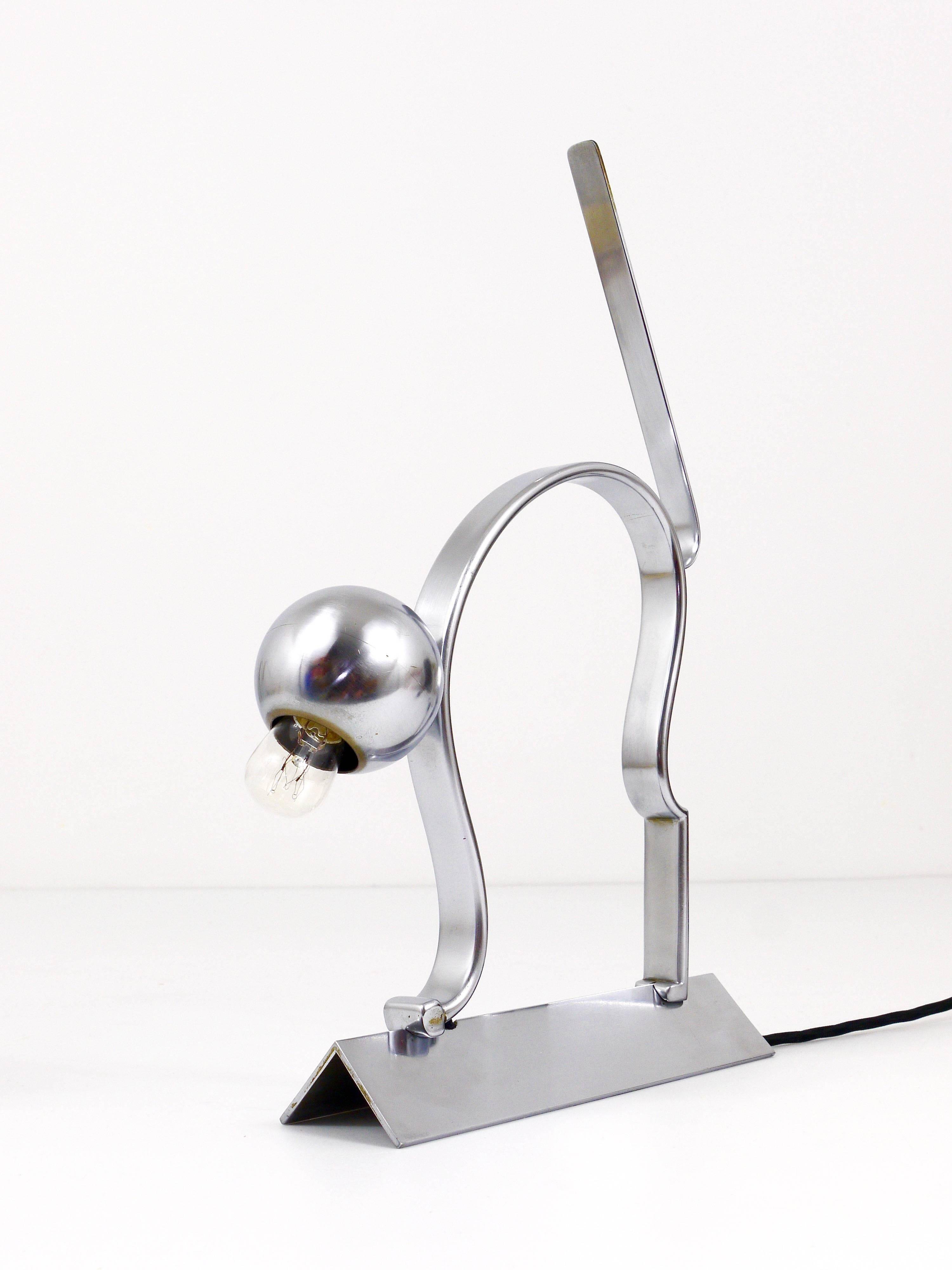 Table lamp sculpture of a cat in the Hagenauer style from the 1930s Art Deco.