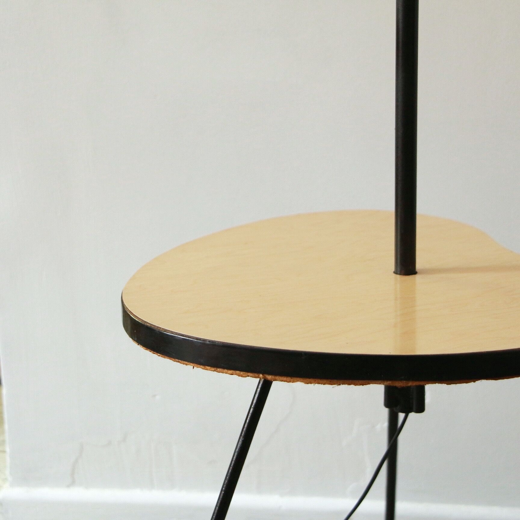Floor lamp tablet in formica