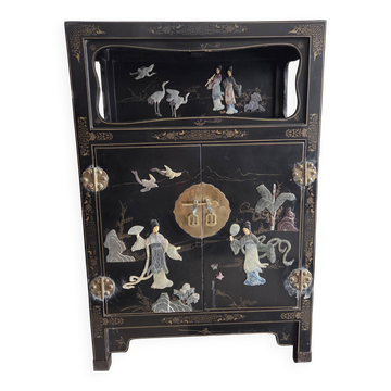 Lacquered Chinese cabinet (flowers, birds, women)
