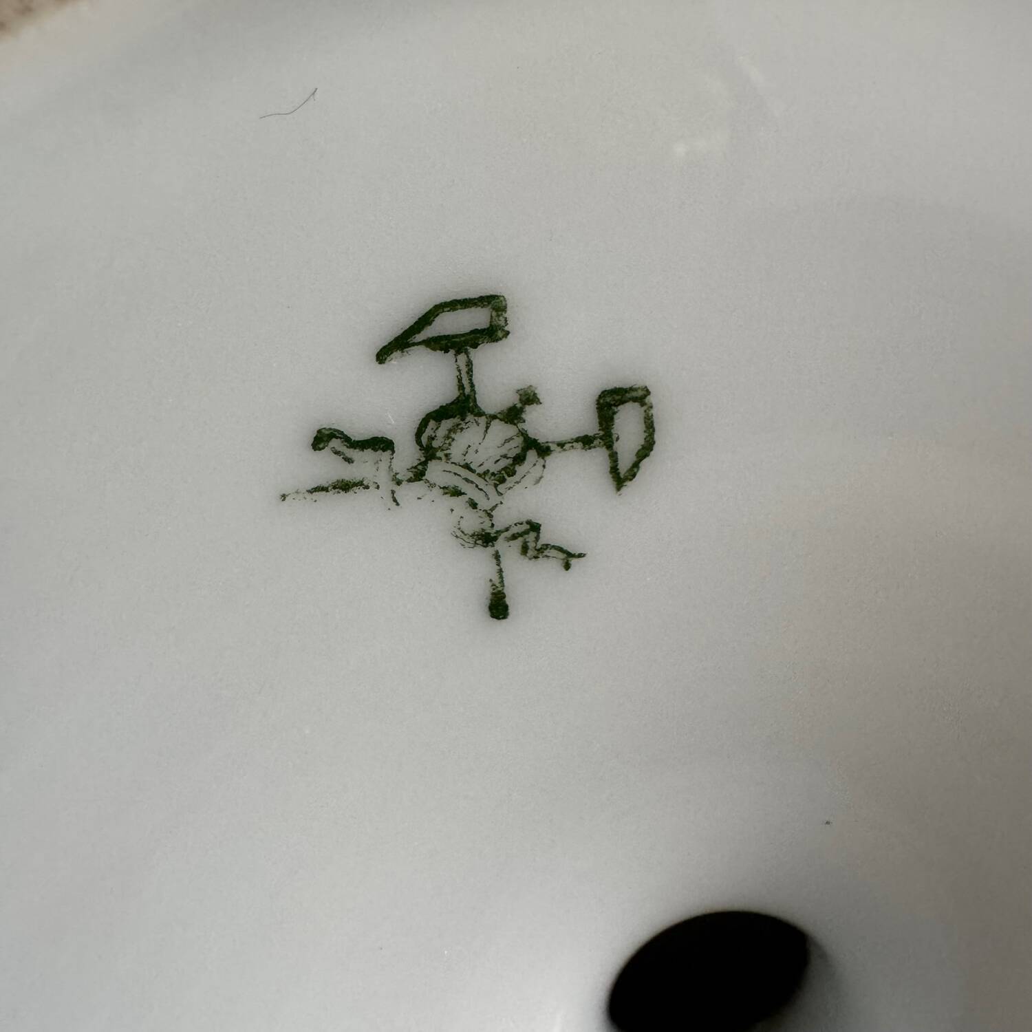 Cake stand | EPIAG | pink/purple ribbons/bows and garlands